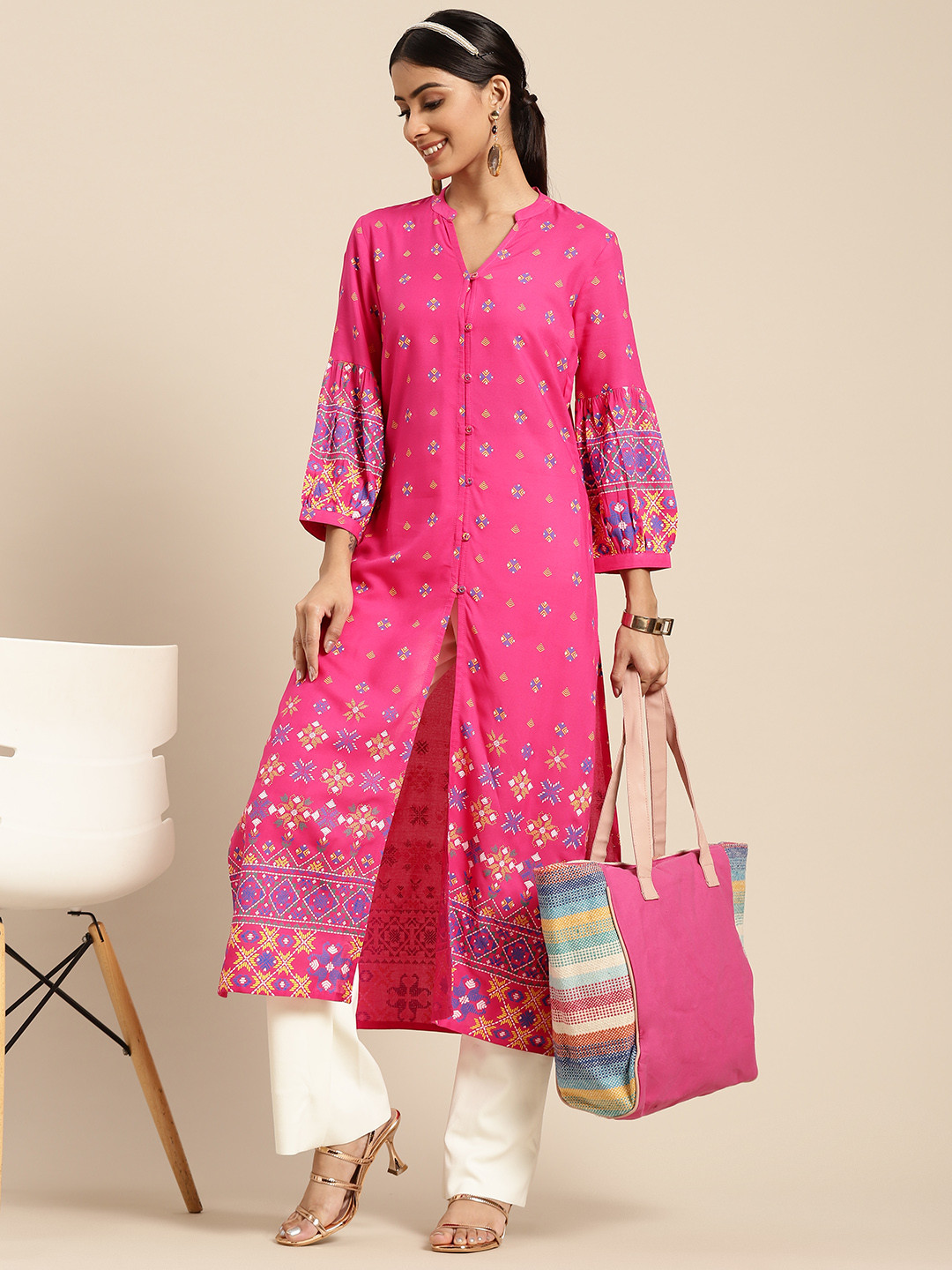 

Sangria Women Pink & Blue Geometric Printed Front Slit Detail Kurta