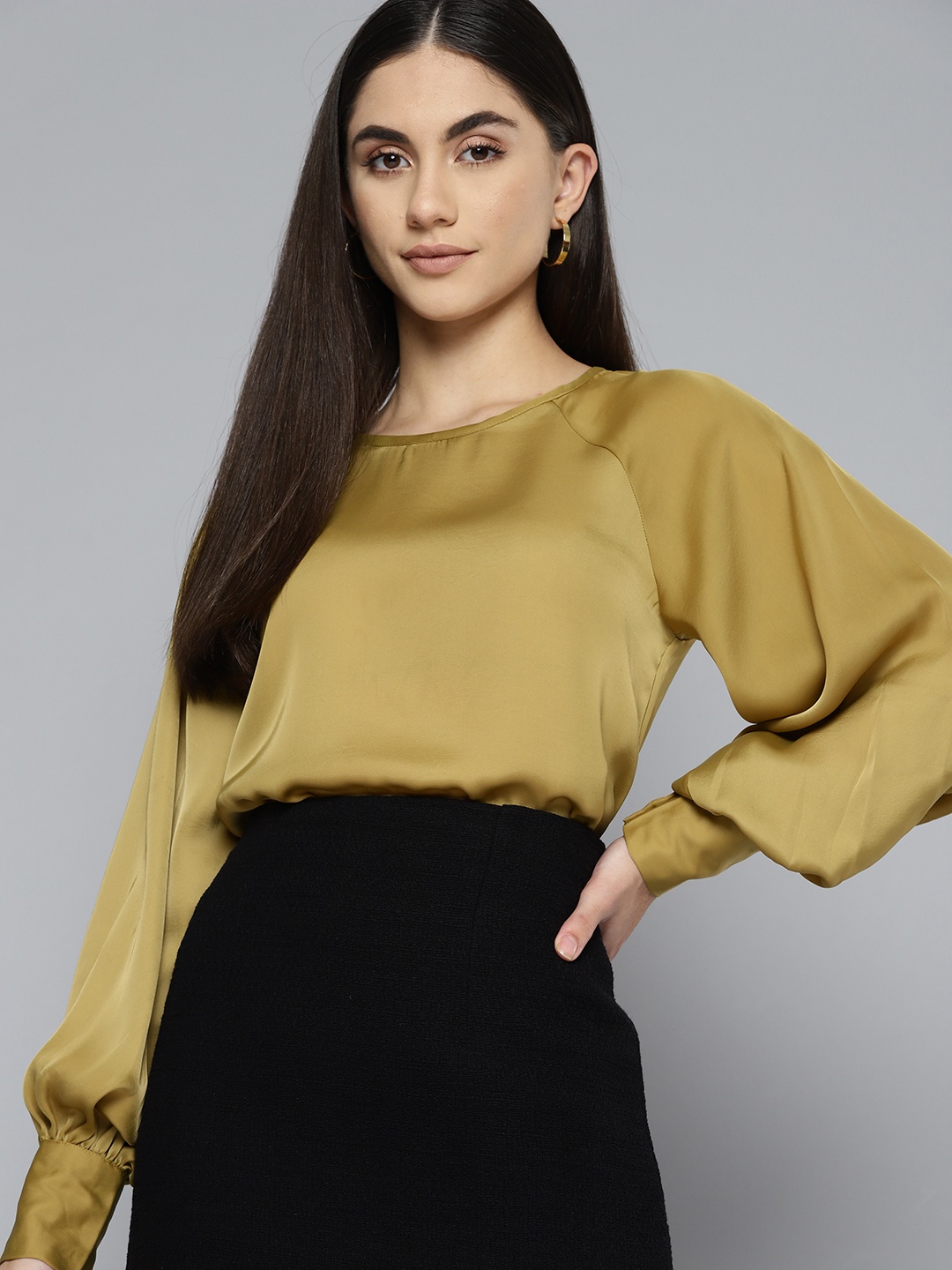 

Chemistry Olive Green Solid Raglan Sleeves Satin Top