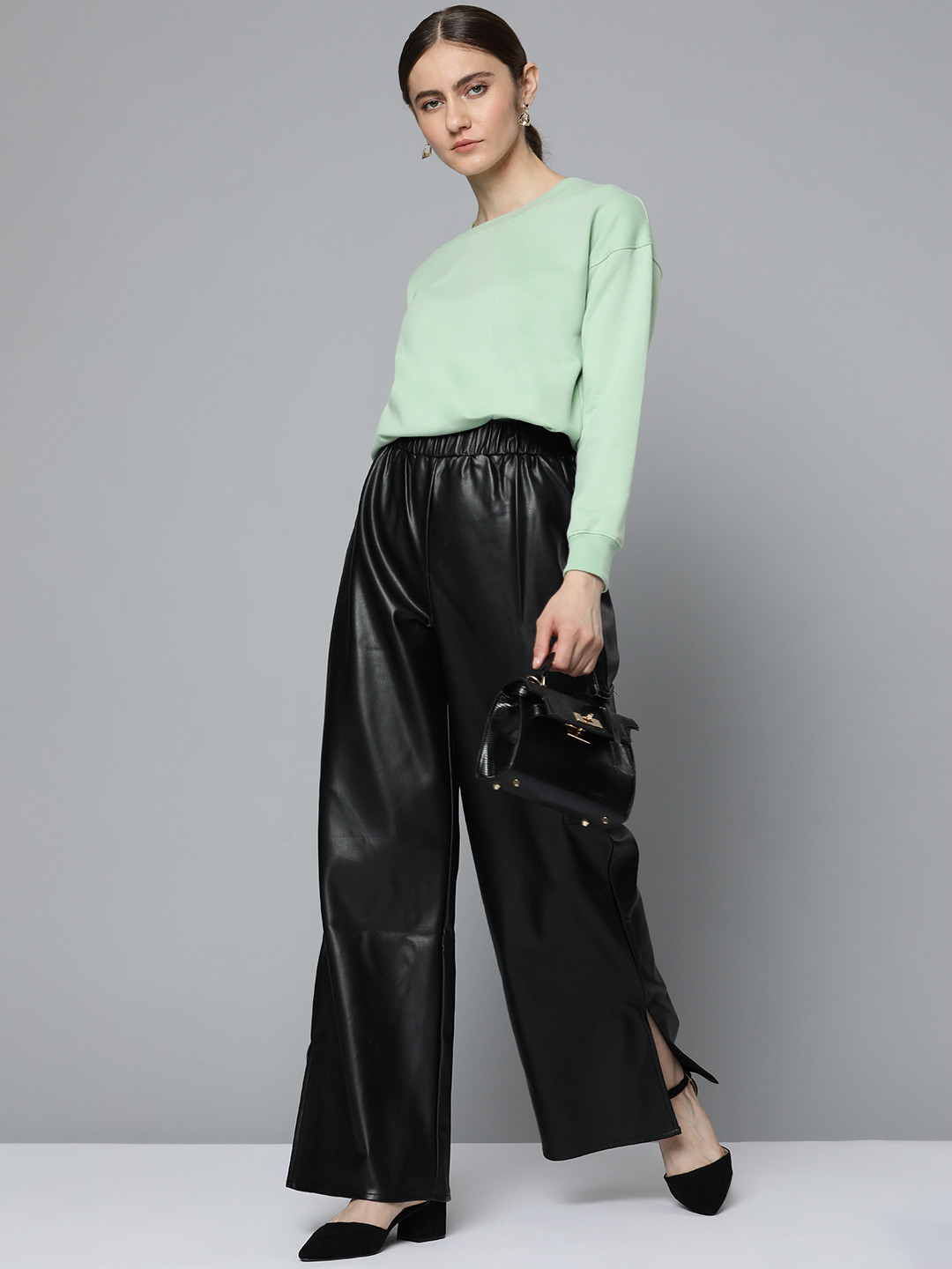 

Chemistry Women Green Solid Drop-Shoulder Sweatshirt
