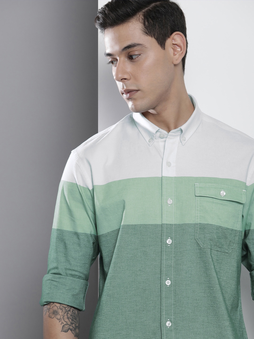 

Nautica Men Green & White Slim Fit Button-Down Collar Colourblocked Casual Shirt