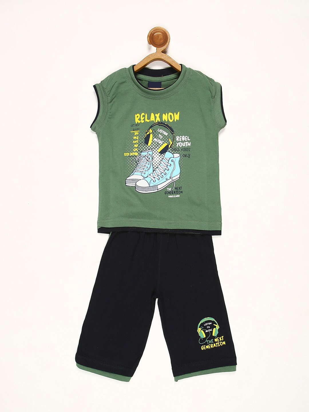 

V2 Value & Variety Boys Green T-shirt with Shorts