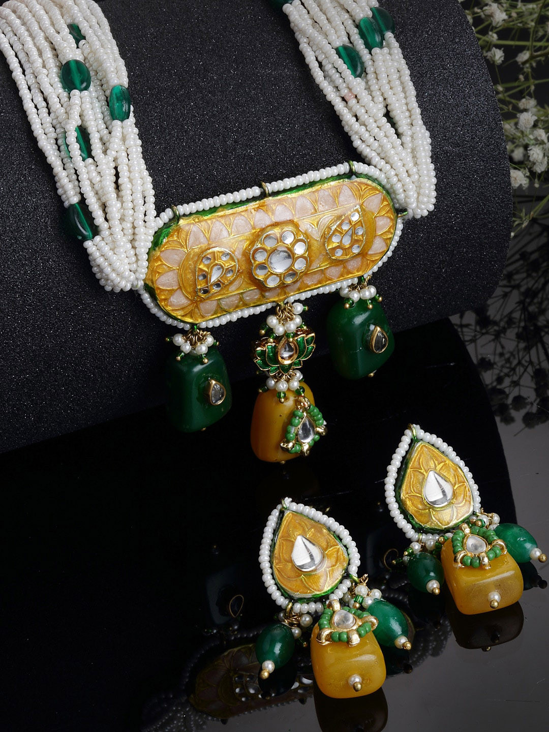 

DUGRISTYLE Gold-Plated Green Kundan-Studded & Pearl Beaded Jewellery Set