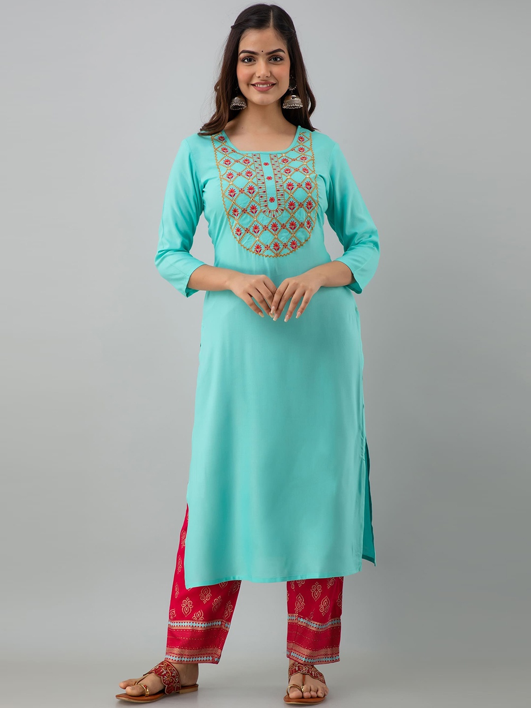 

KIMAYRA Women Sea Green Floral Embroidered Panelled Kurti with Trousers