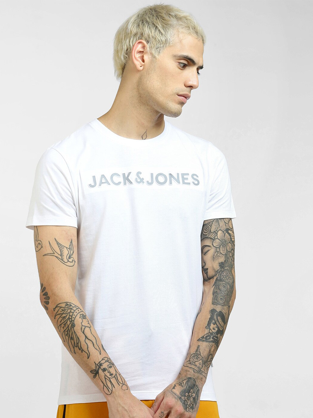 

Jack & Jones Men White Typography Colourblocked Applique Slim Fit T-shirt
