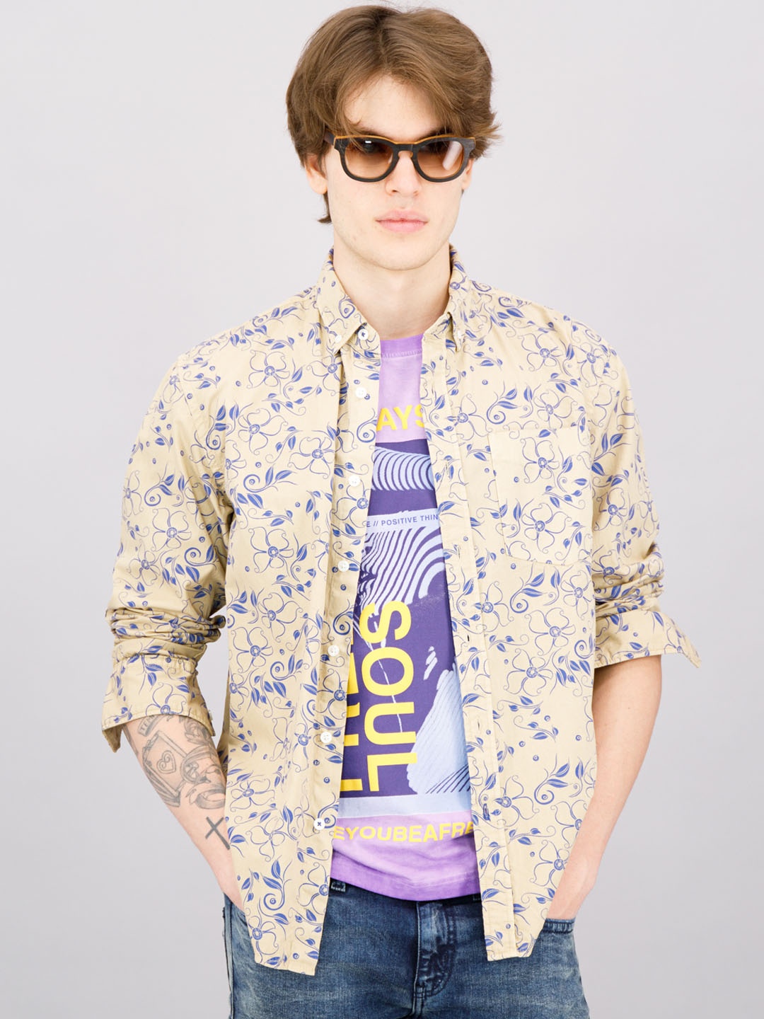 

FREESOUL Men Beige Floral Printed Casual Shirt