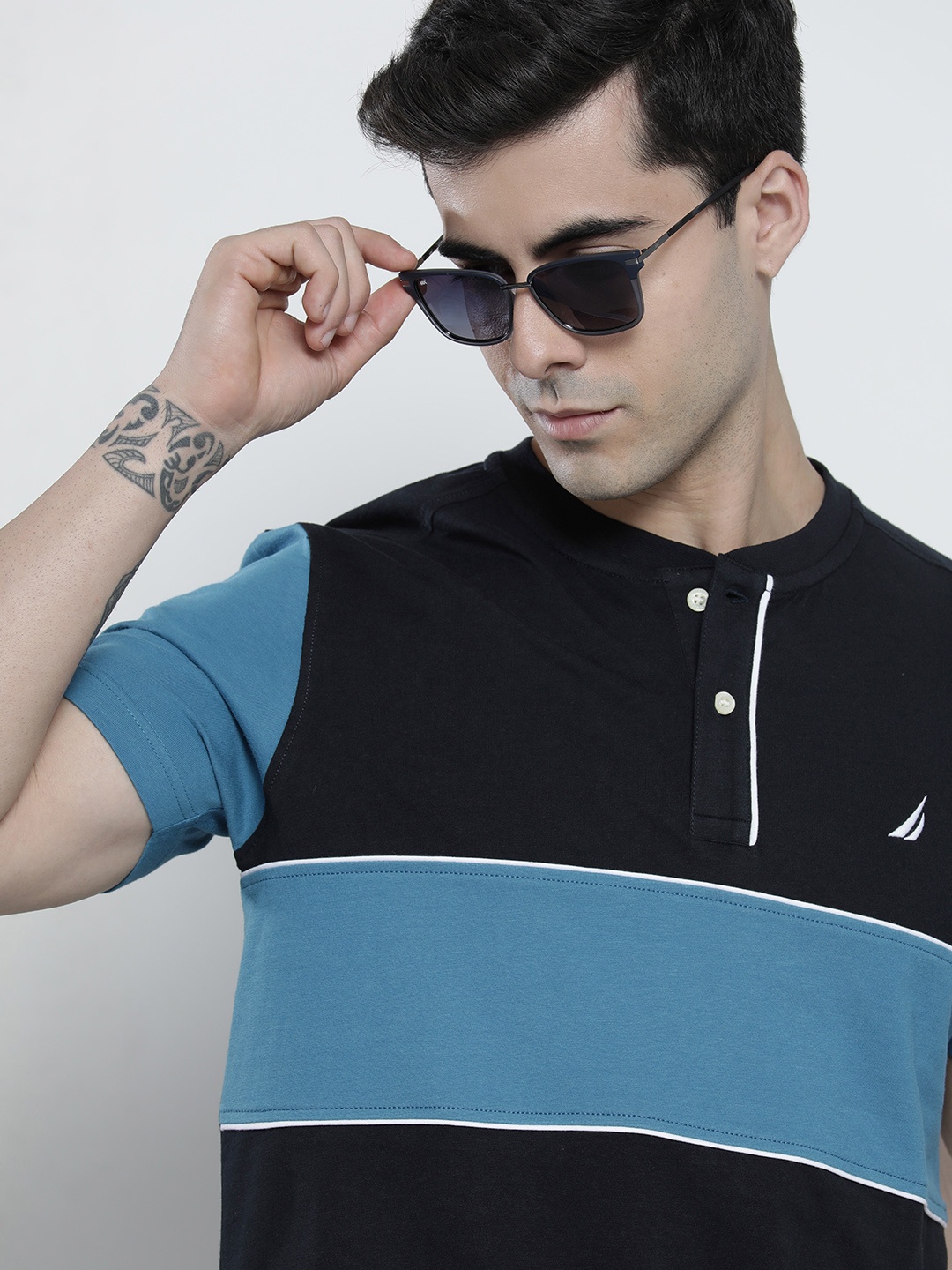 

Nautica Men Black & Blue Colourblocked Pure Cotton Henley Neck T-shirt