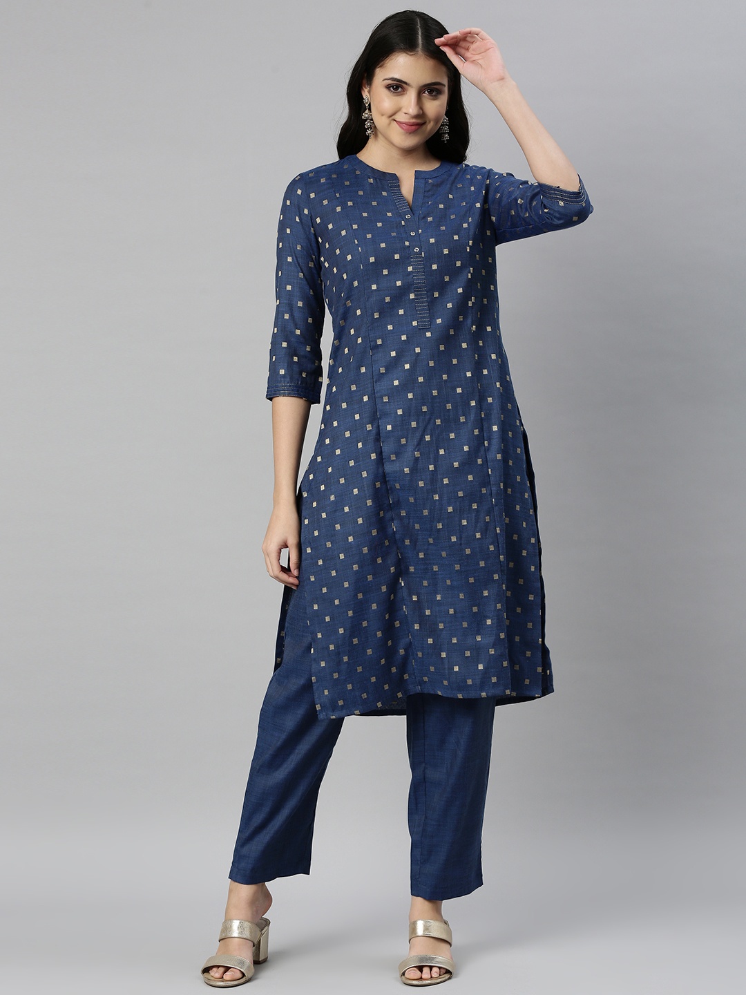 

ETIQUETTE Women Navy Blue & Beige Thread Work Kurta with Palazzos
