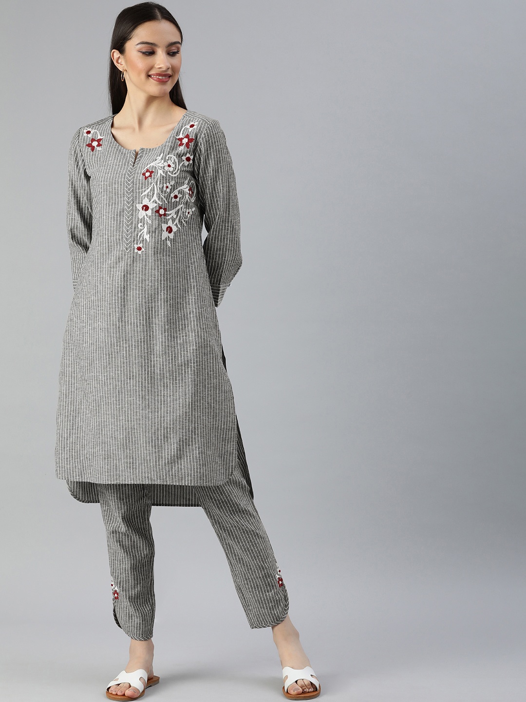 

ETIQUETTE Women Grey Floral Embroidered Thread Work Linen Kurta with Trousers