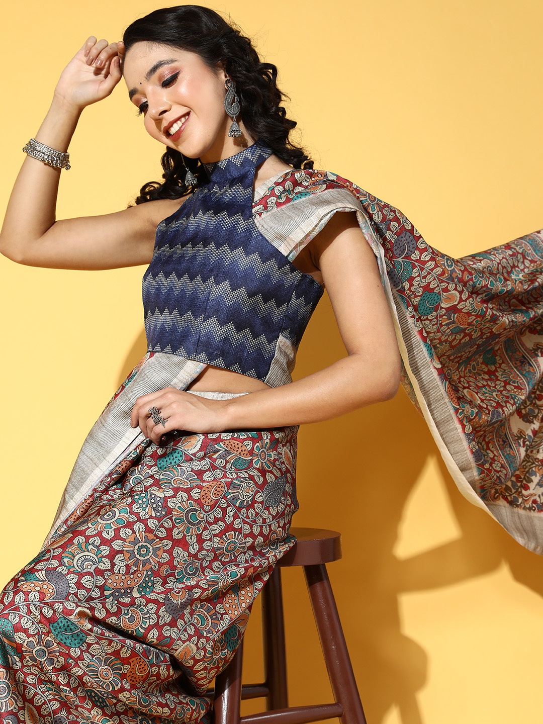 

Mitera Rust & Cream-Coloured Ethnic Motifs Art Silk Saree