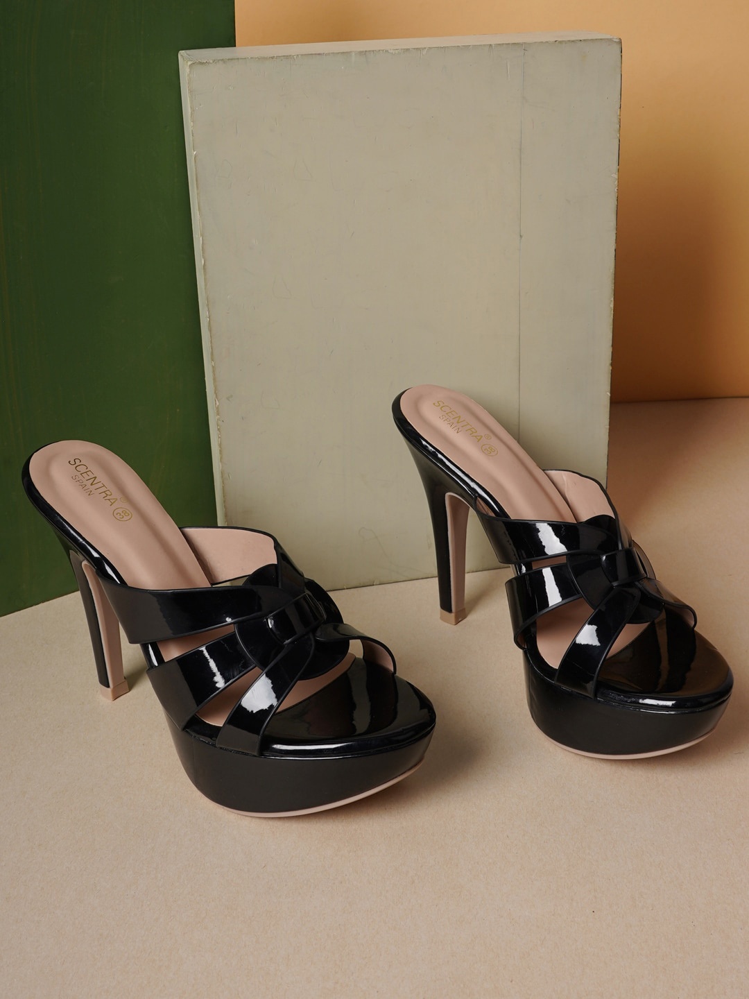 

SCENTRA Black Embellished Block Pumps with Bows