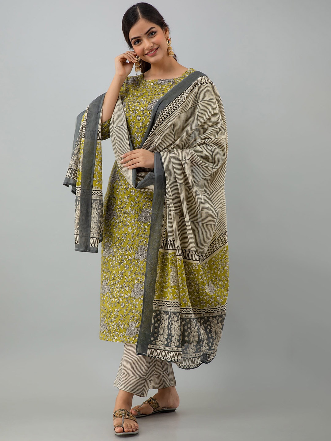 

KIMAYRA Women Green Ethnic Motifs Printed Pleated Pure Cotton Kurta with Trousers & With Dupatta