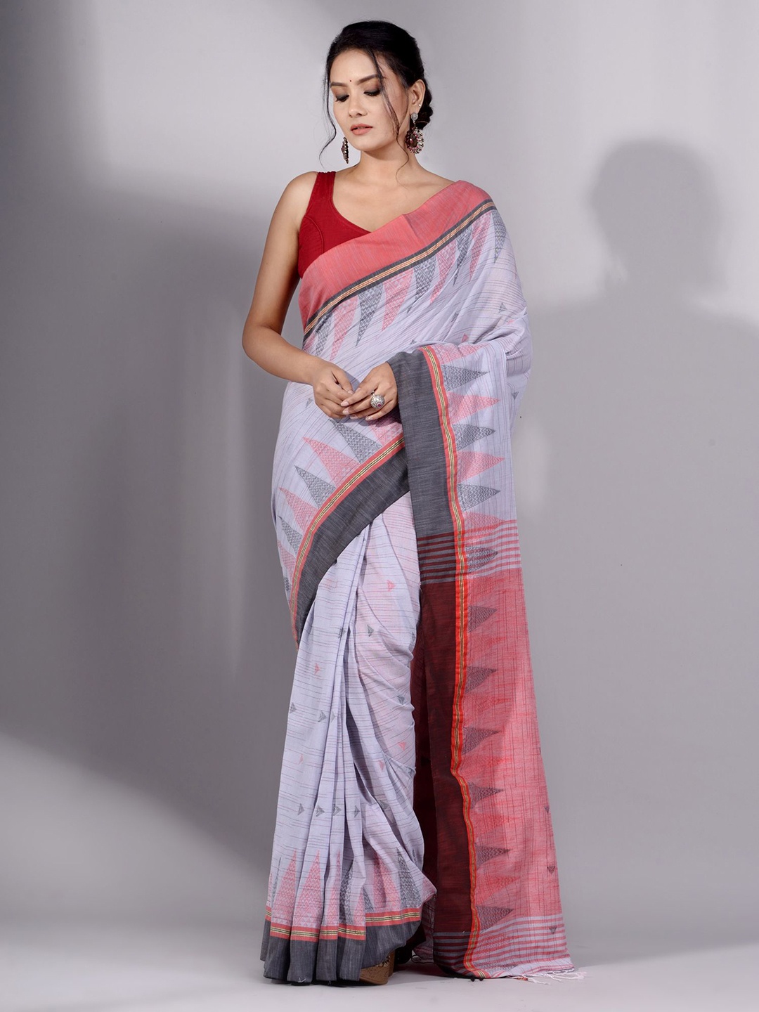 

Charukriti Grey & Black Woven Design Pure Cotton Saree