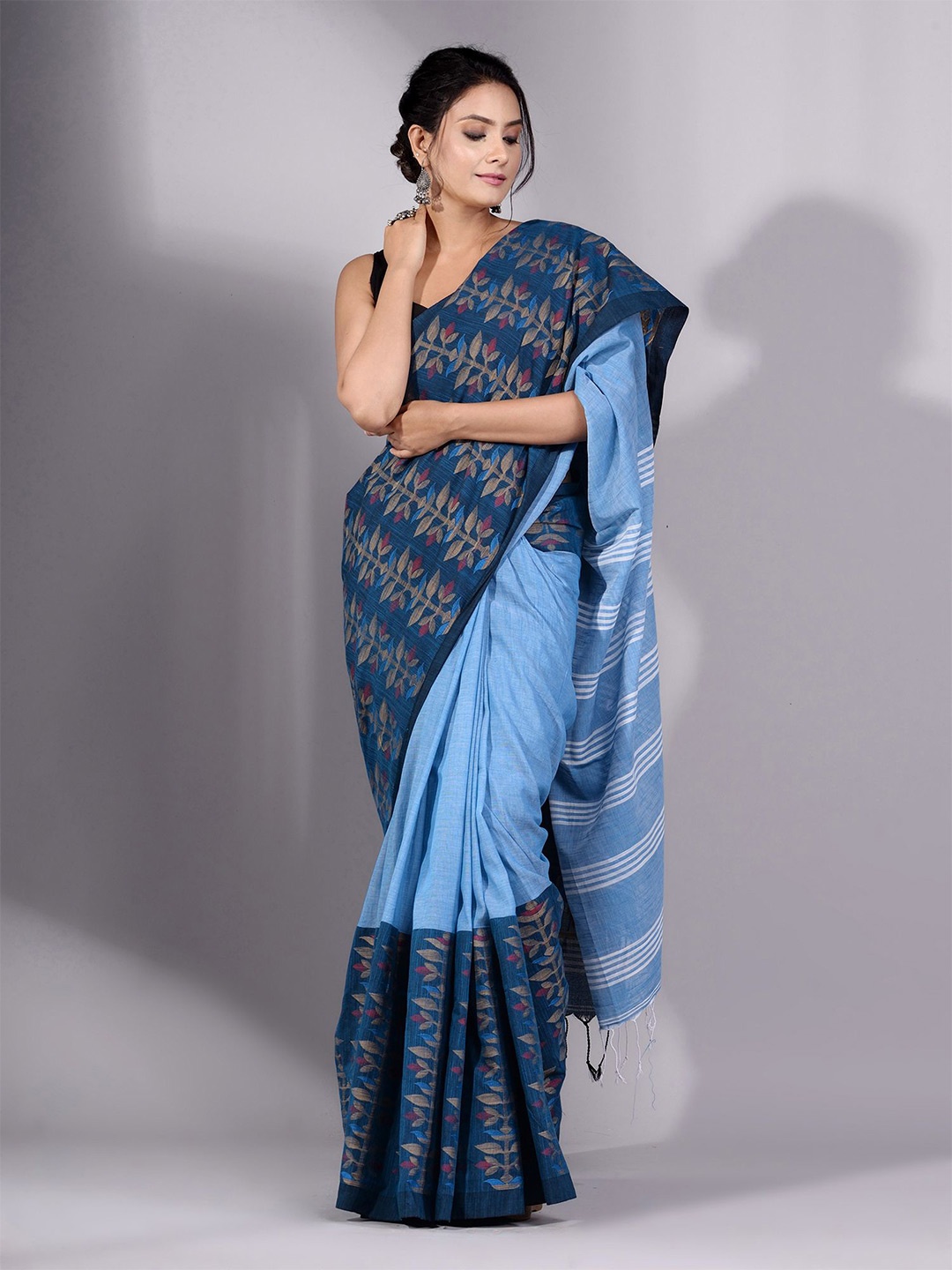 

Charukriti Blue & White Woven Design Pure Cotton Saree