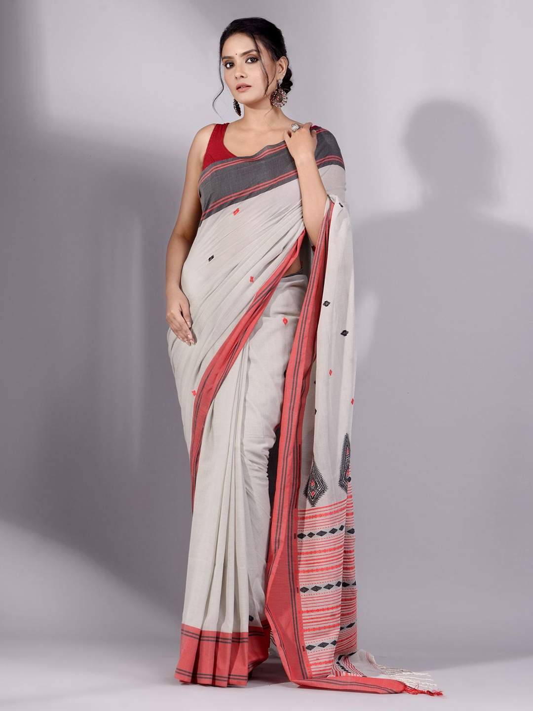 

Charukriti Off White & Red Woven Design Pure Cotton Saree