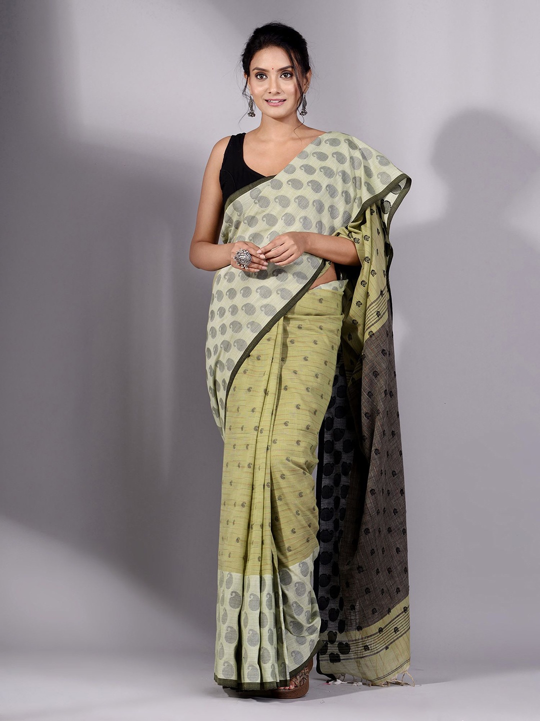 

Charukriti Lime Green & Black Paisley Pure Cotton Saree