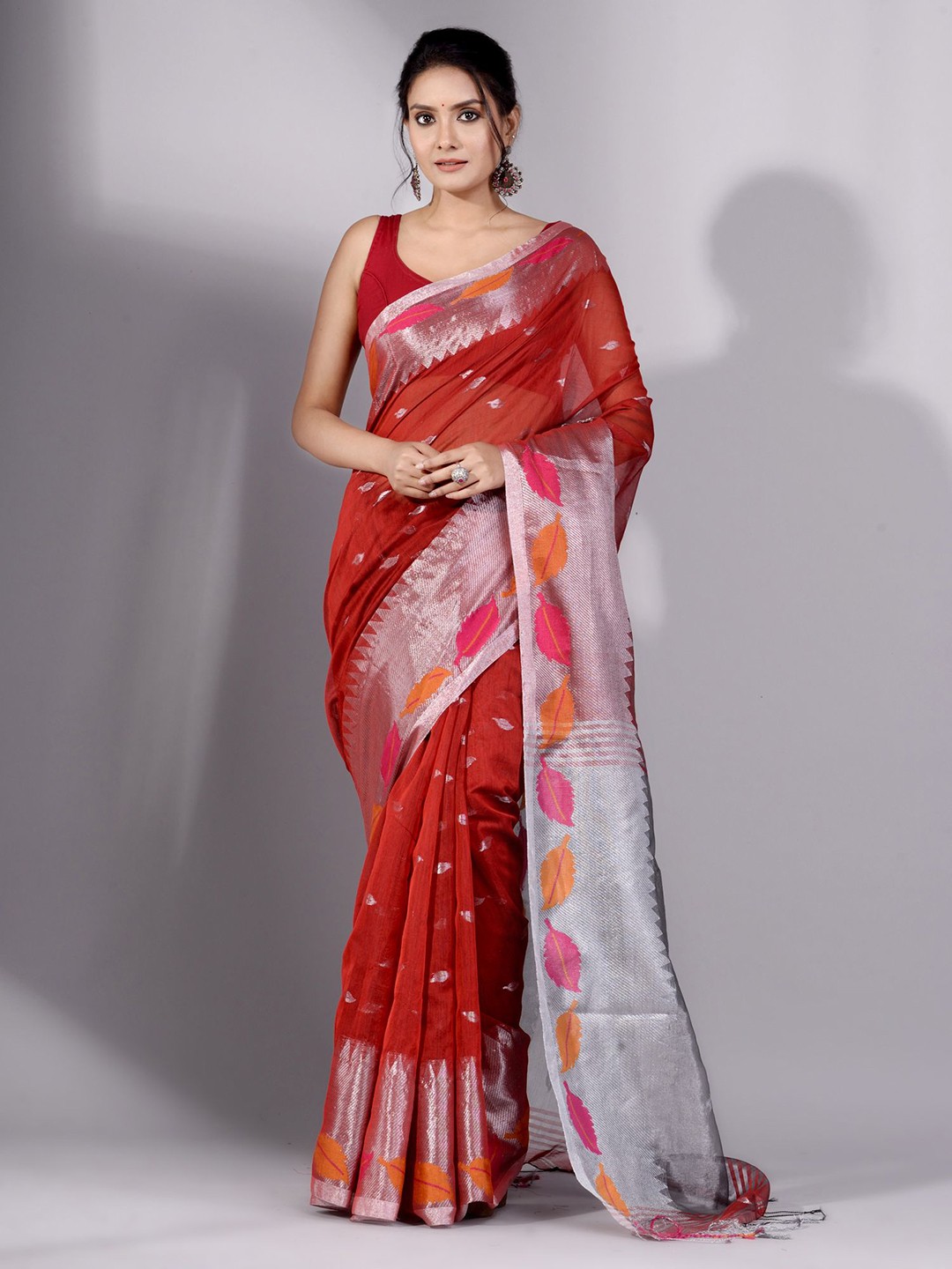 

Charukriti Red & Silver-Toned Woven Design Pure Cotton Saree