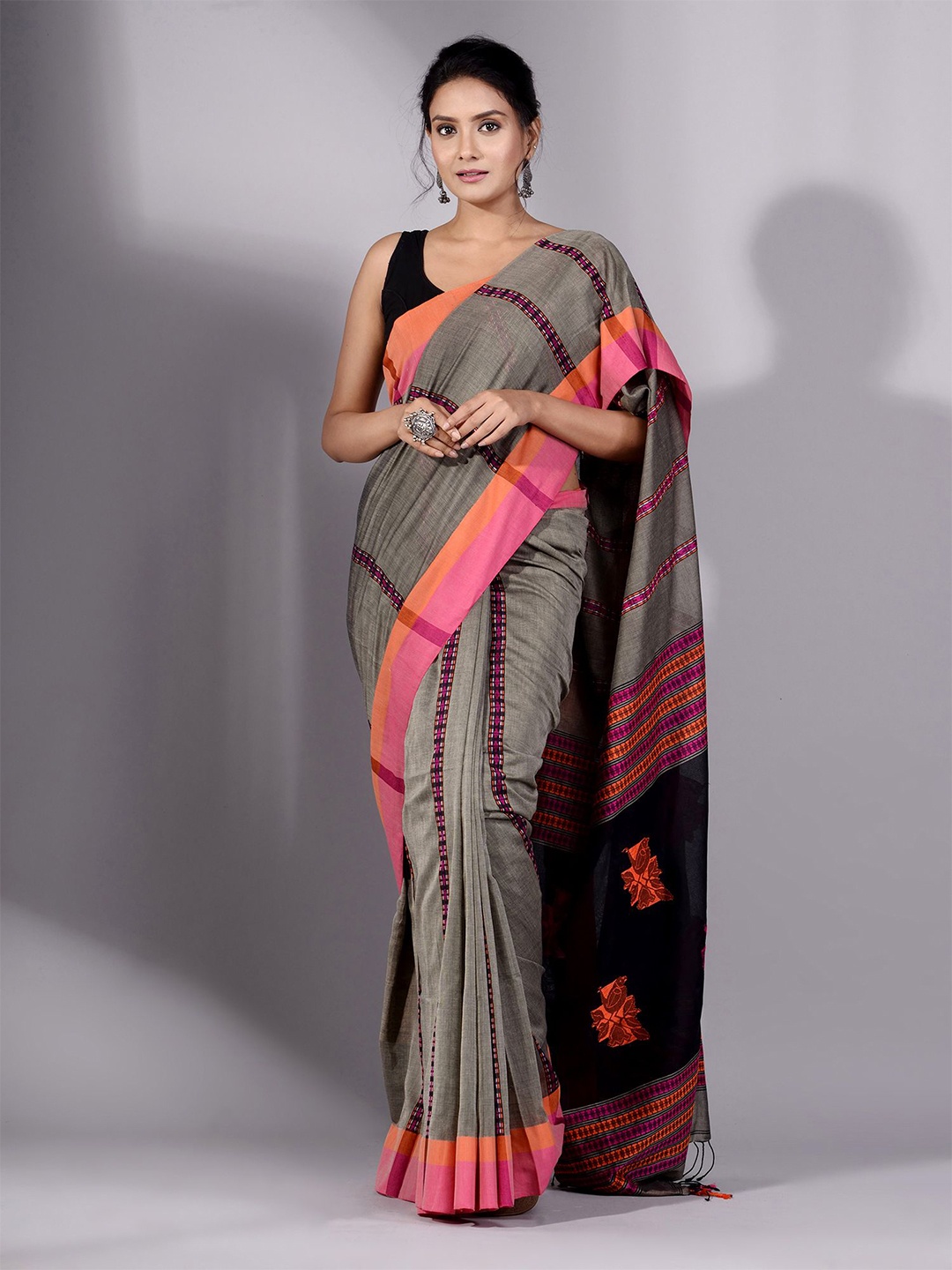 

Charukriti Green & Black Woven Design Pure Cotton Saree