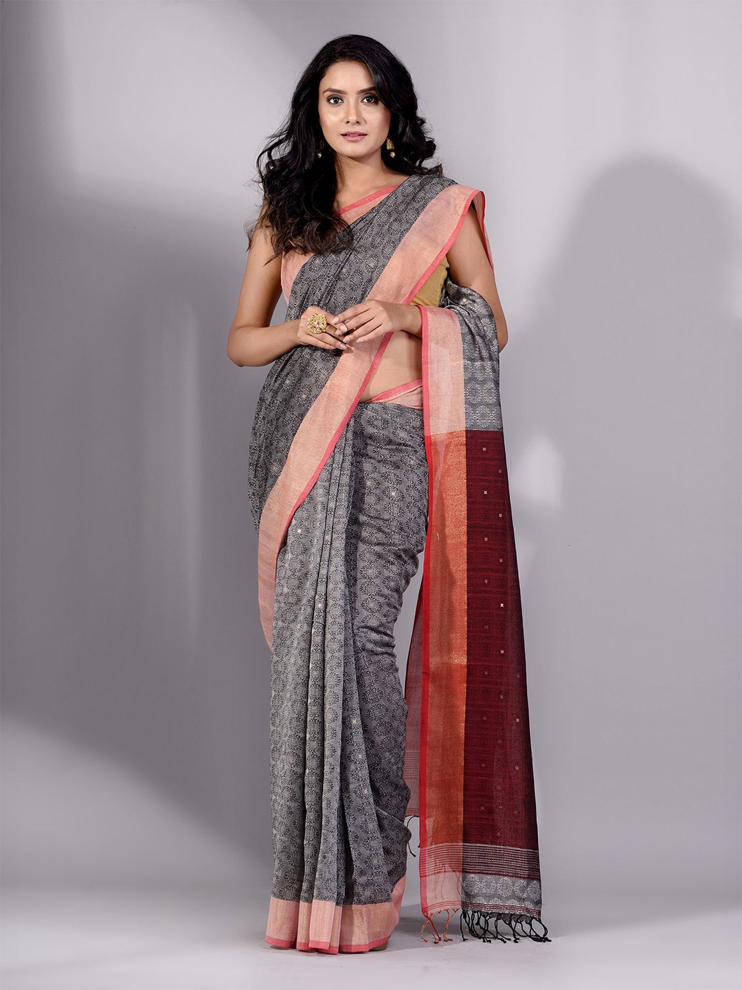 

Charukriti Grey & Red Woven Design Pure Cotton Saree