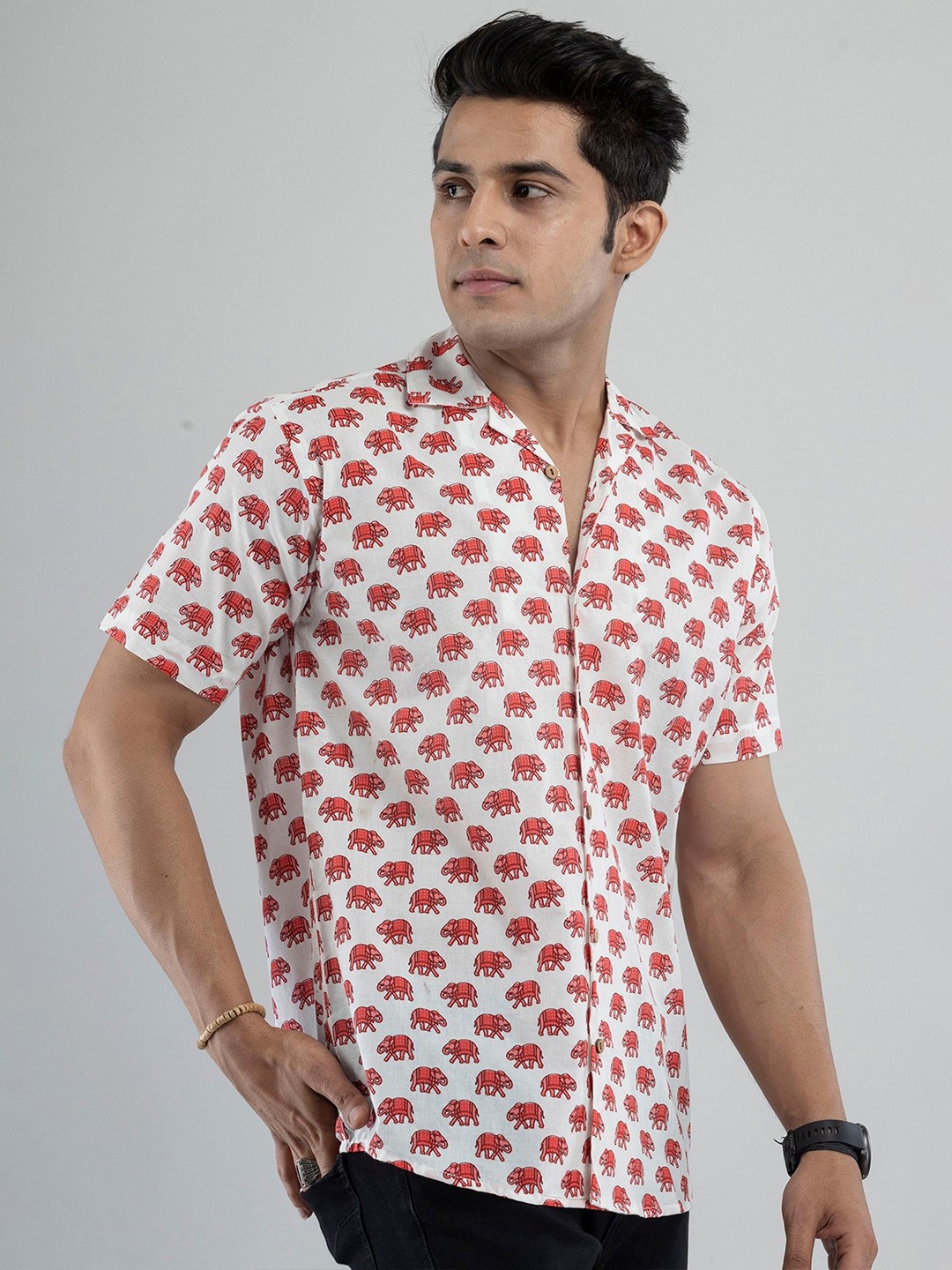 

Firangi Yarn Men White Classic Printed Casual Shirt