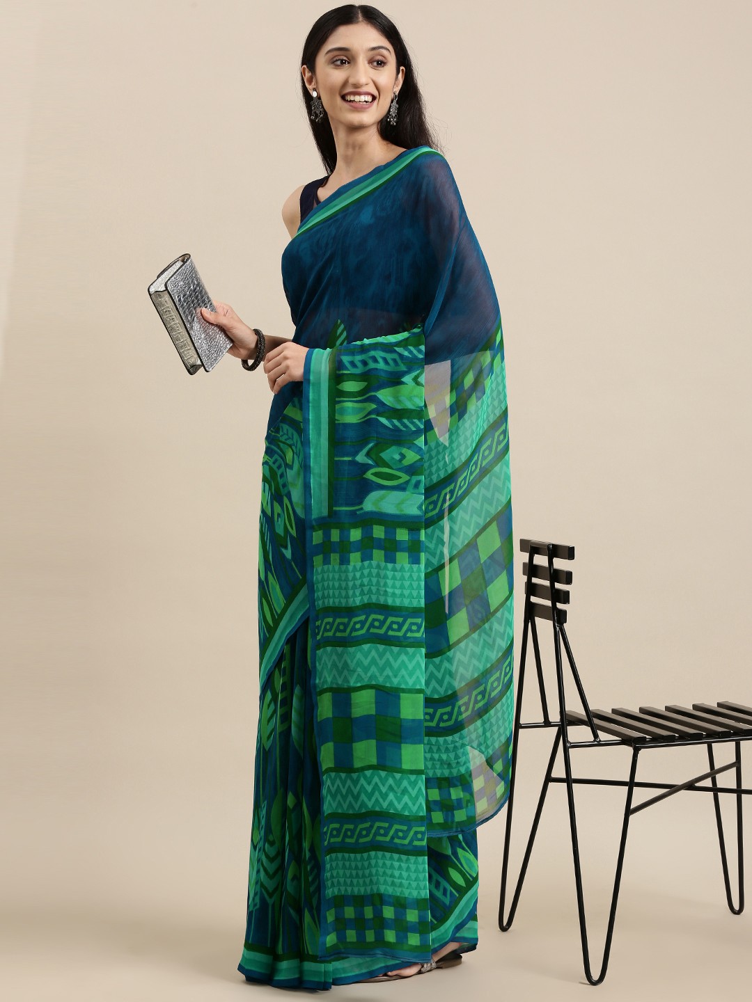 

Shaily Navy Blue & Green Abstract Print Saree With Unstitched Blouse