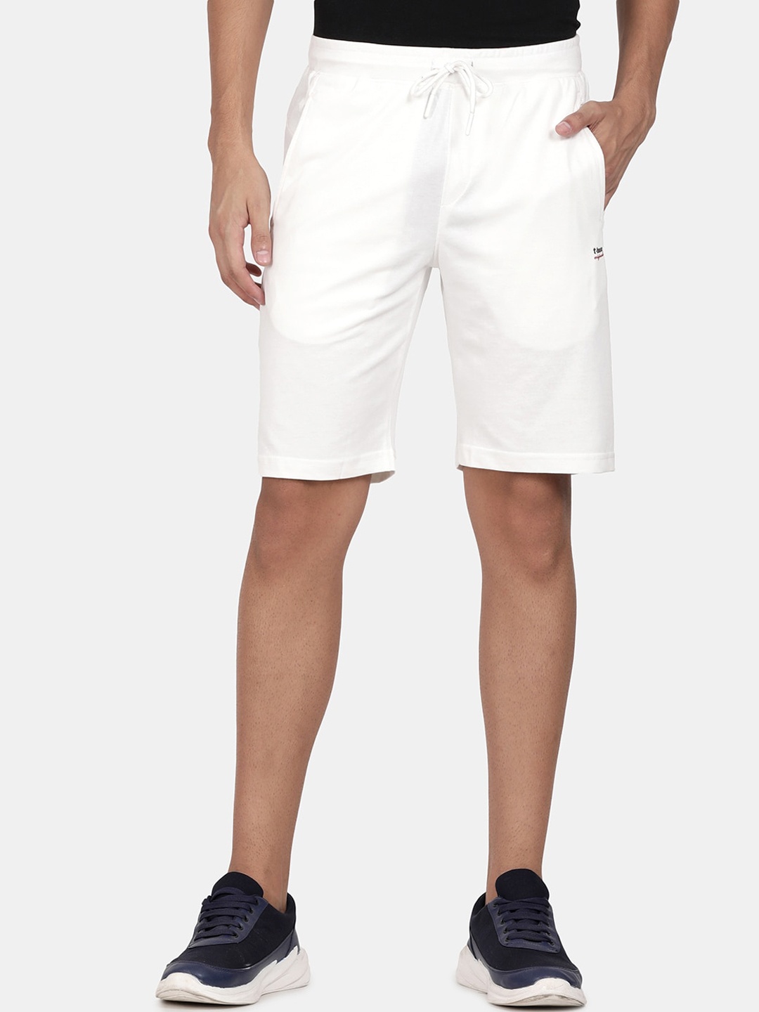 

t-base Men Off White Shorts