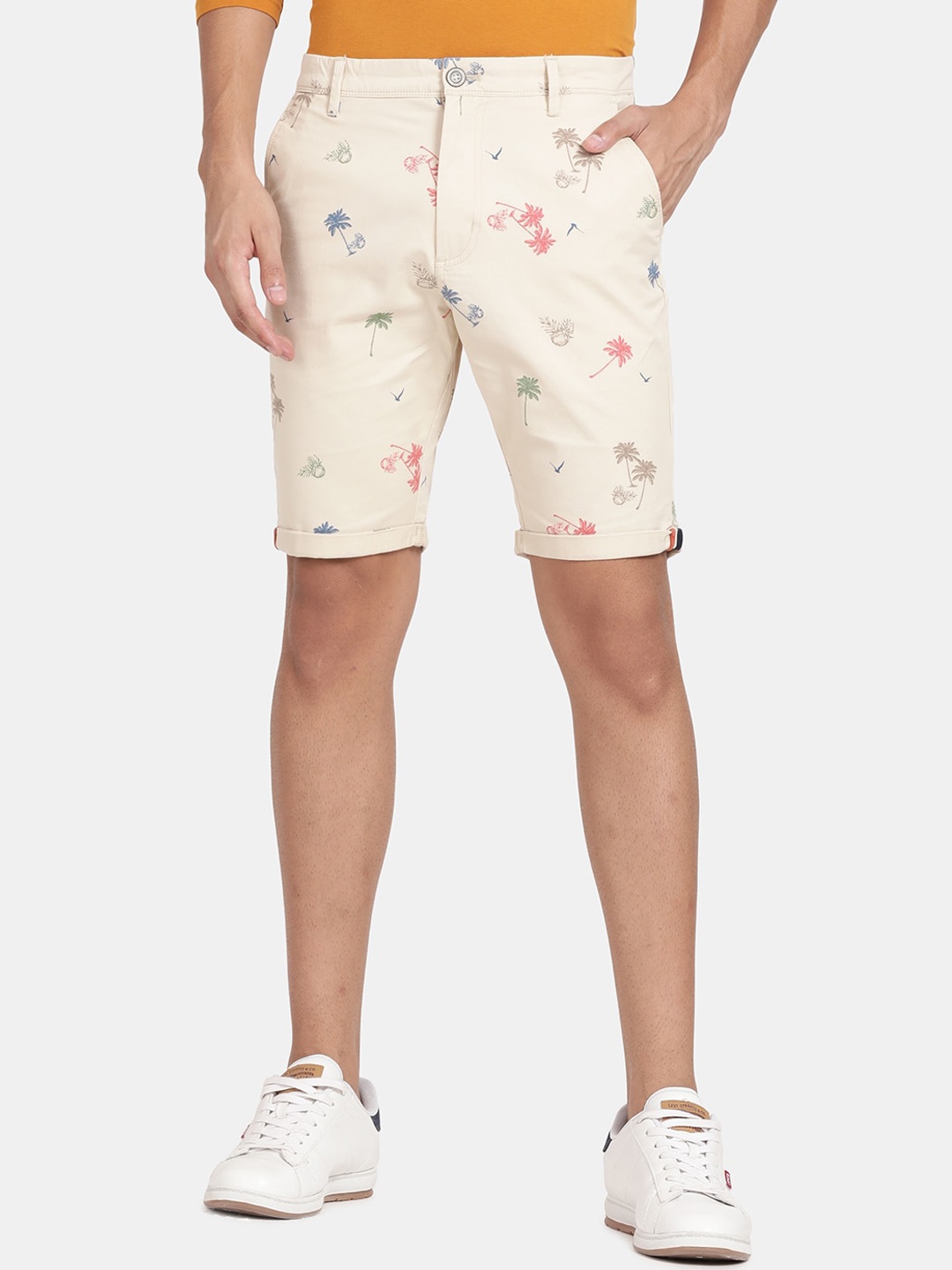 

t-base Men Cream-Coloured Conversational Printed Shorts