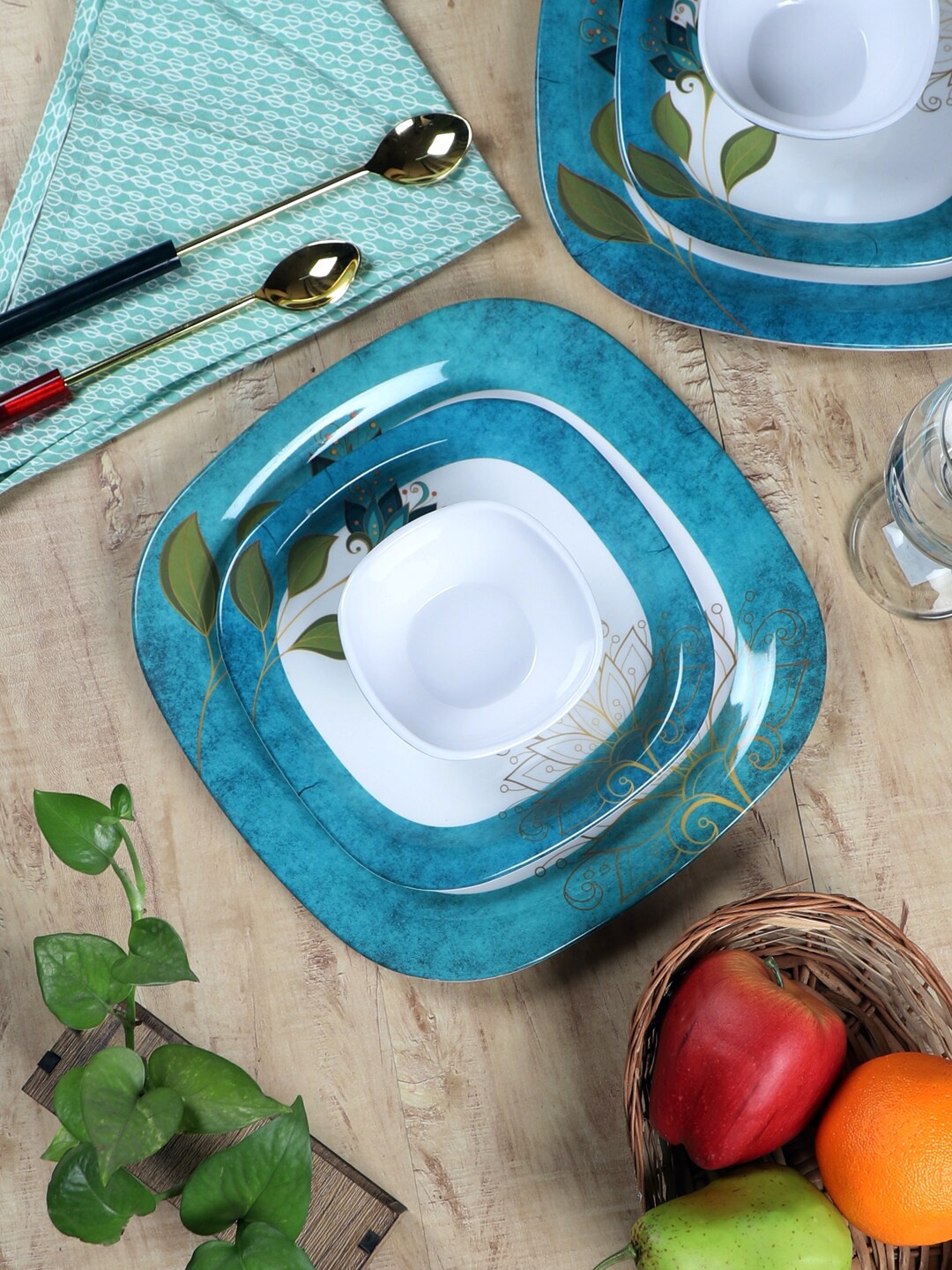

CDI White & Pieces Floral Printed Melamine Glossy Dinner Set