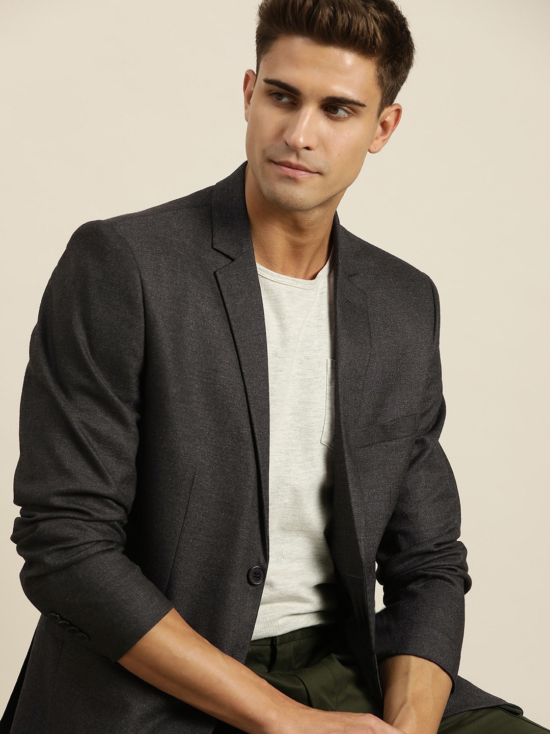 

INVICTUS Men Charcoal Grey Self Design Slim Fit Single-Breasted Blazer