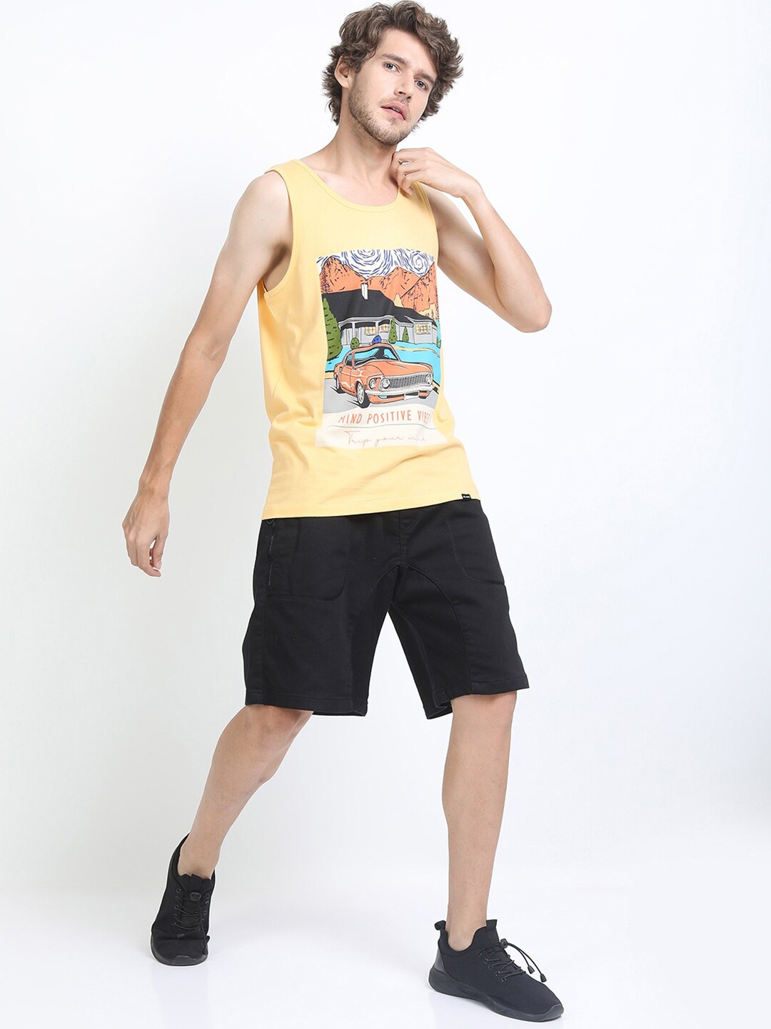

HIGHLANDER Men Yellow Printed Raw Edge Slim Fit T-shirt