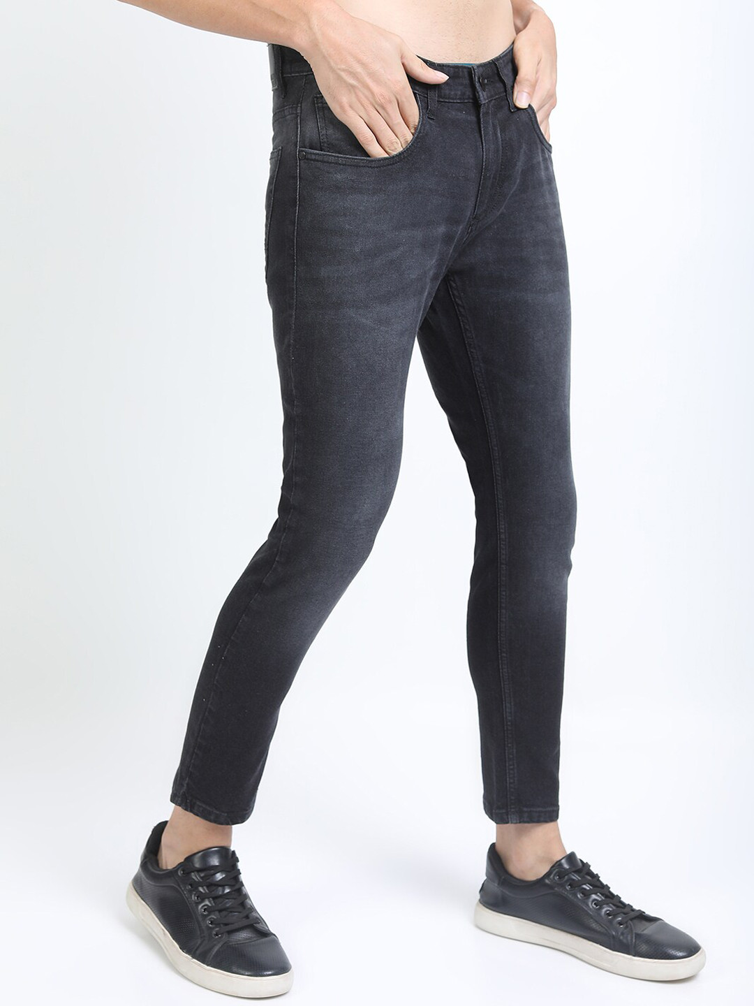 

HIGHLANDER Men Black Tapered Fit Light Fade Stretchable Jeans