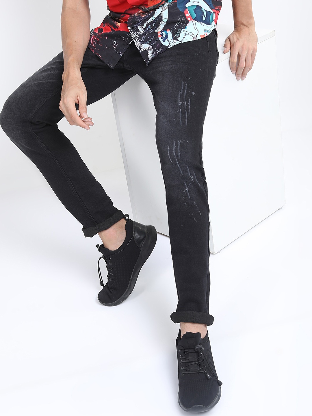 

LOCOMOTIVE Men Charcoal Slim Fit Mildly Distressed Stretchable Jeans