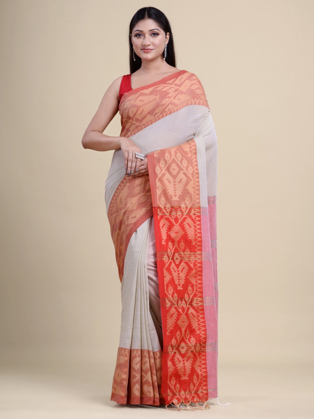 

Laa Calcutta Grey & Red Woven Design Silk Cotton Jamdani Saree