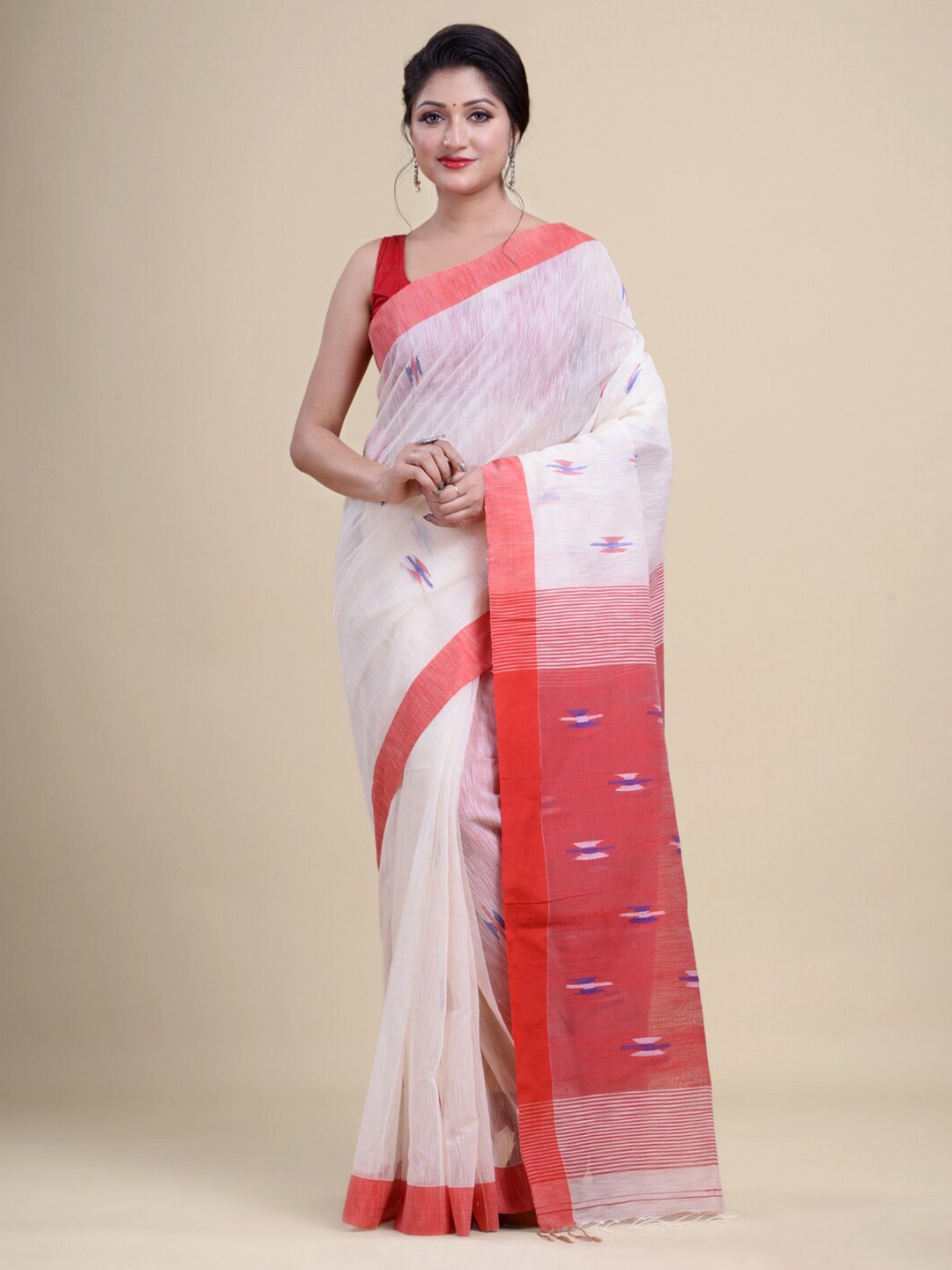

Laa Calcutta Off White & Red Woven Design Silk Cotton Jamdani Saree