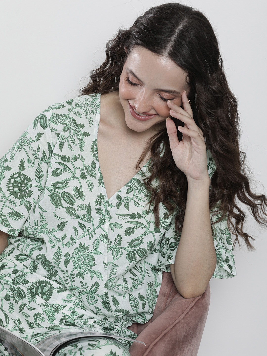 

Ode by House of Pataudi White & Green Floral Print Casual Wrap Top