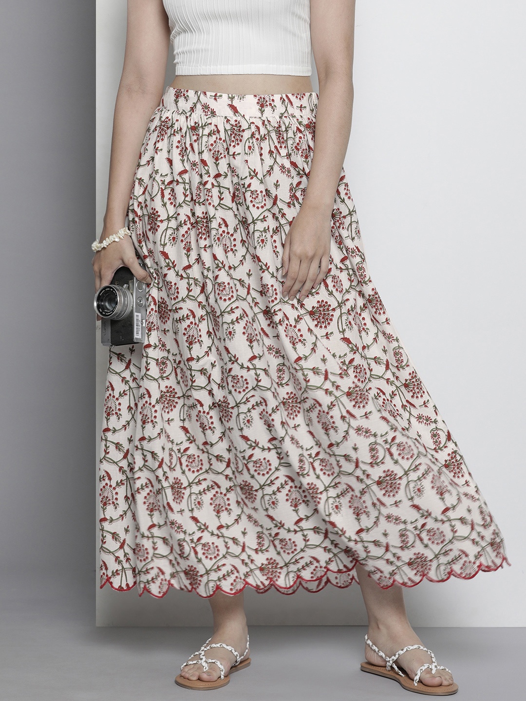 

Ode by House of Pataudi White Floral Printed Pure Cotton Flared Skirt