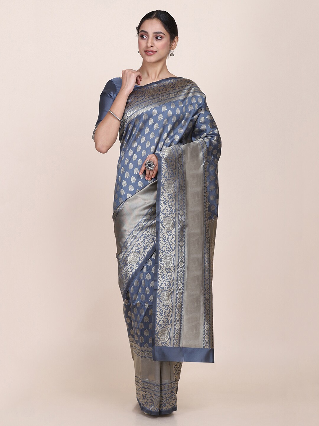 

Shaily Grey & Gold-Toned Floral Woven Design Zari Silk Blend Saree