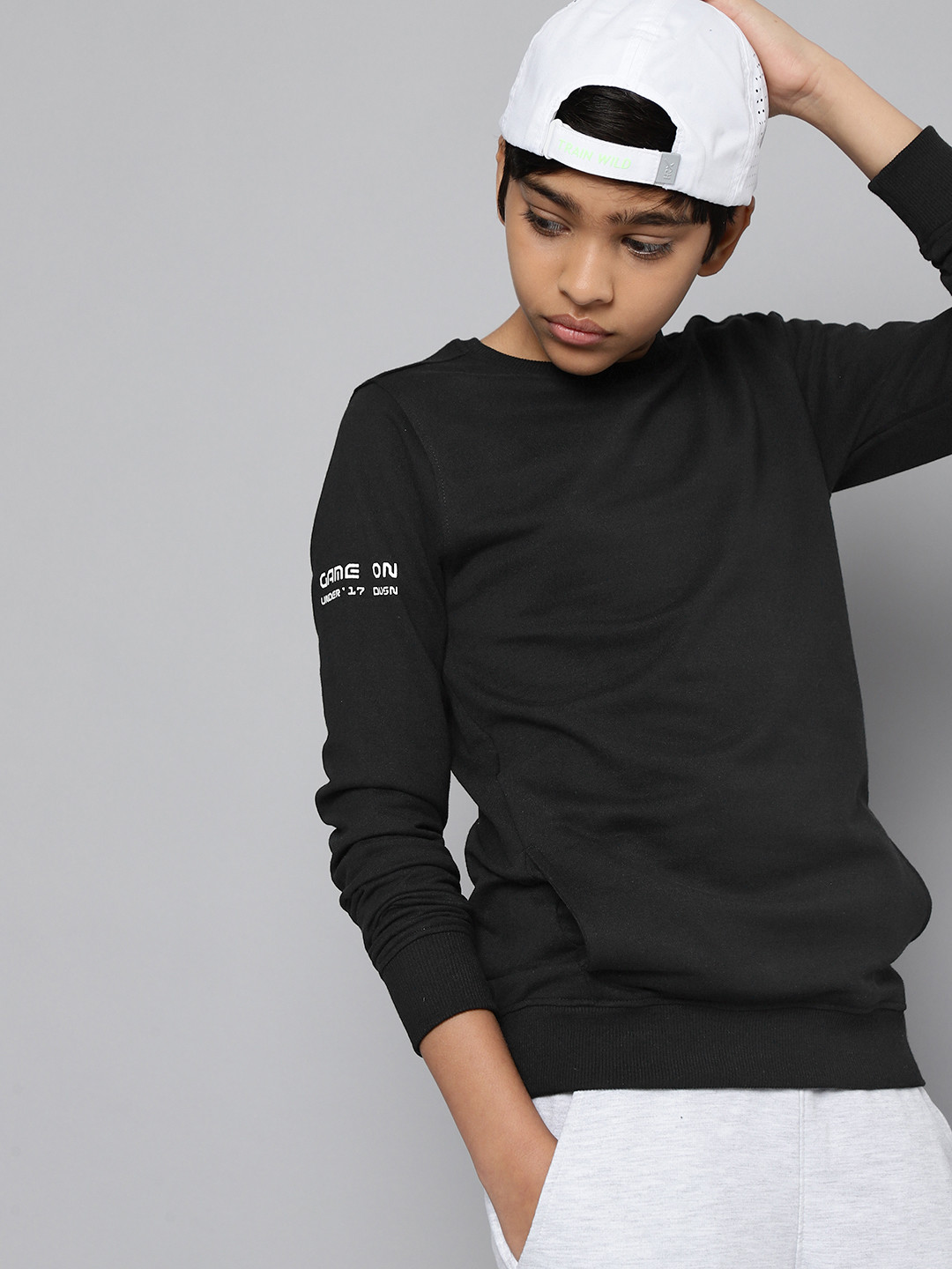 

HRX by Hrithik Roshan Boys Black Solid Sweatshirt
