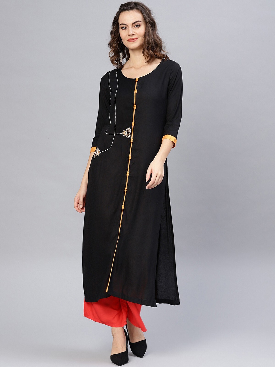 

Pannkh Women Black Floral Embroidered Kurta