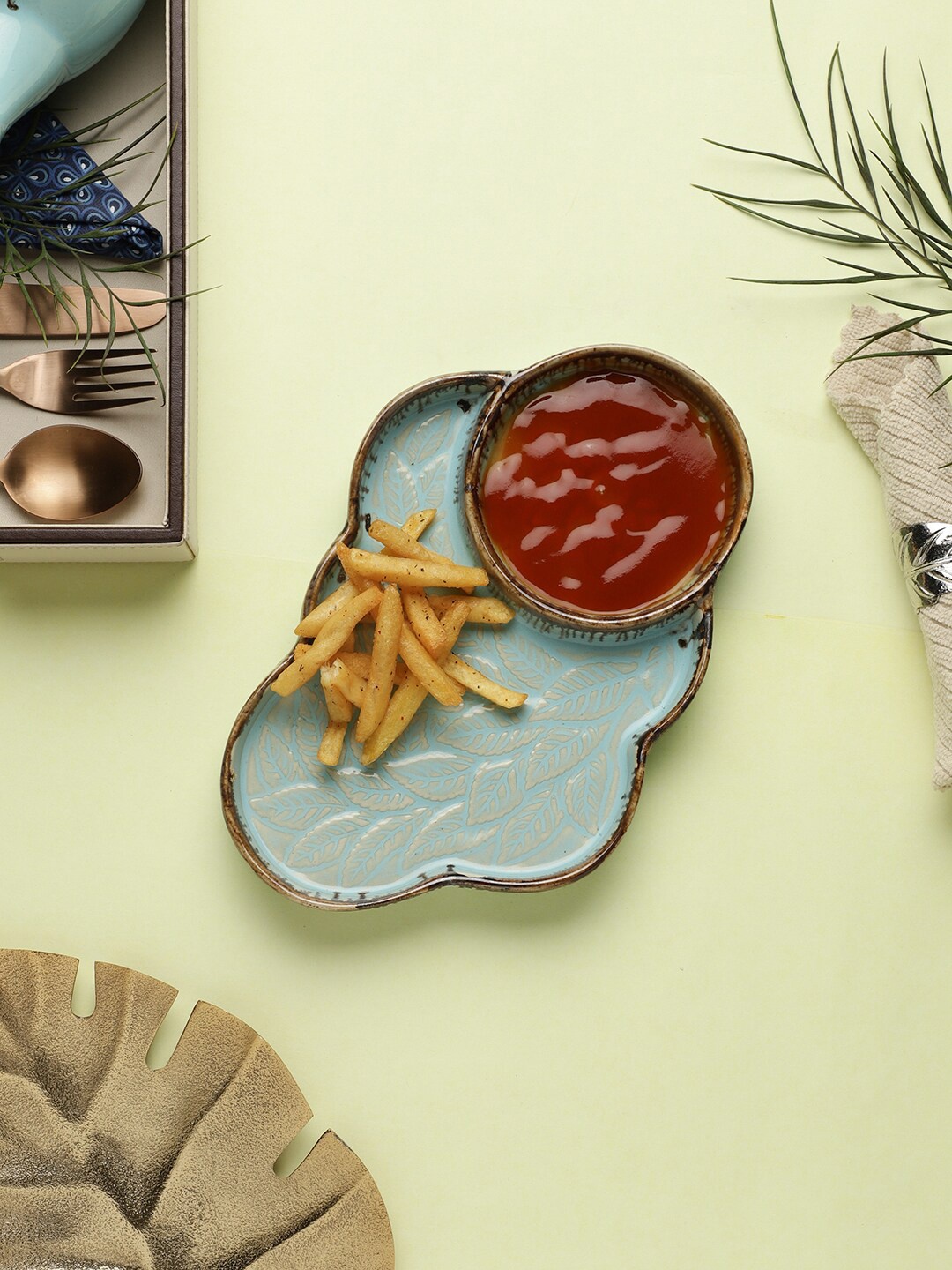 

VarEesha Green Ceramic Cloud Shaped Chip in Dip Serving Platter