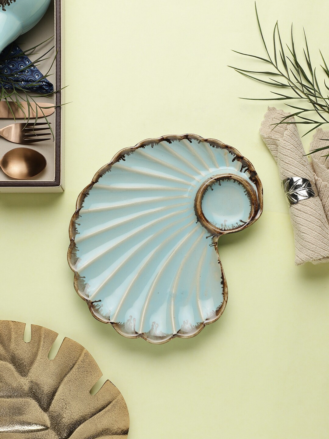

VarEesha Unisex Mint Textured Oyester Shaped Serveware, Turquoise blue