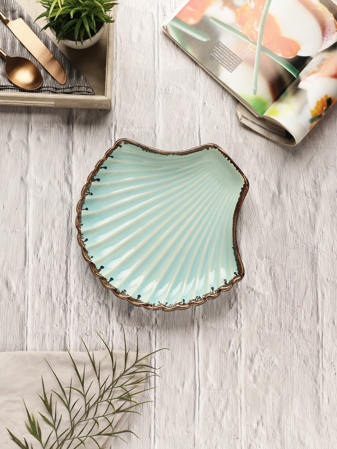 

VarEesha Unisex Mint Textured Ceramic Platter Serveware, Turquoise blue