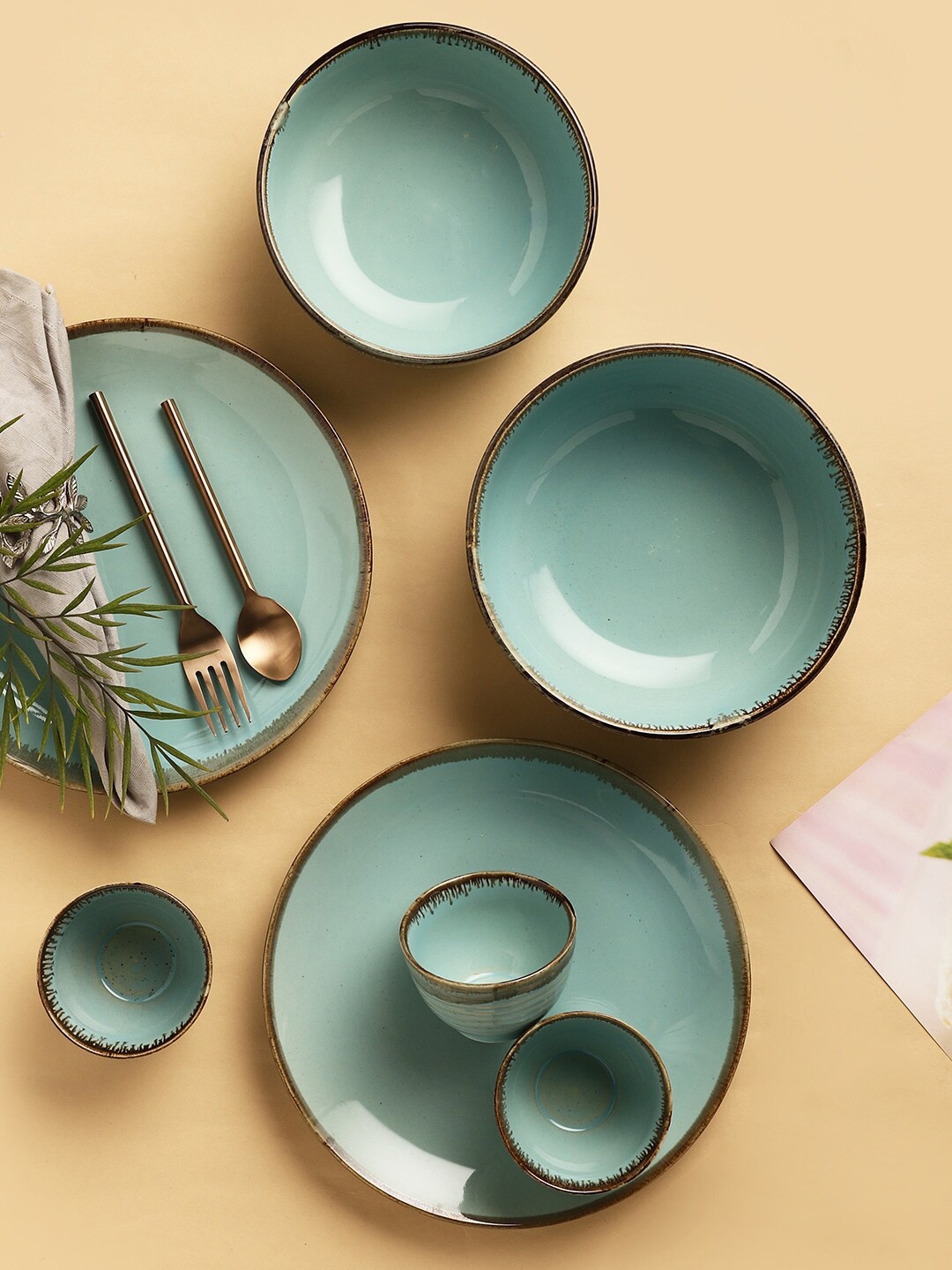 

VarEesha Blue & 10 Pieces Ceramic Matte Dinner Set