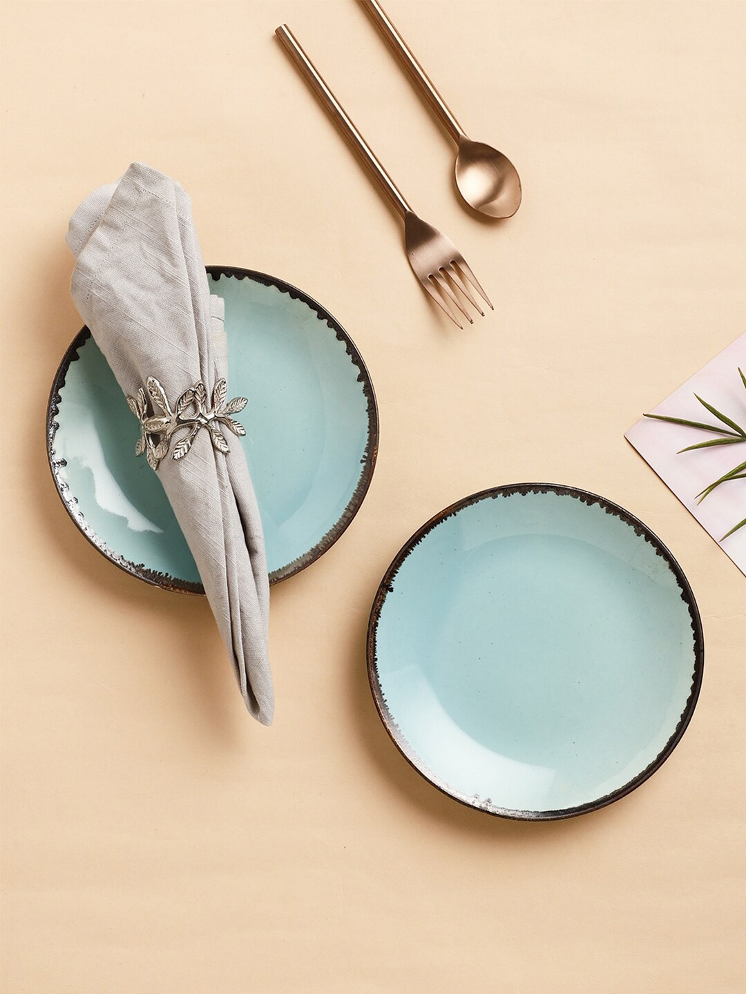 

VarEesha Blue Set of 2 Ceramic Glossy Plates