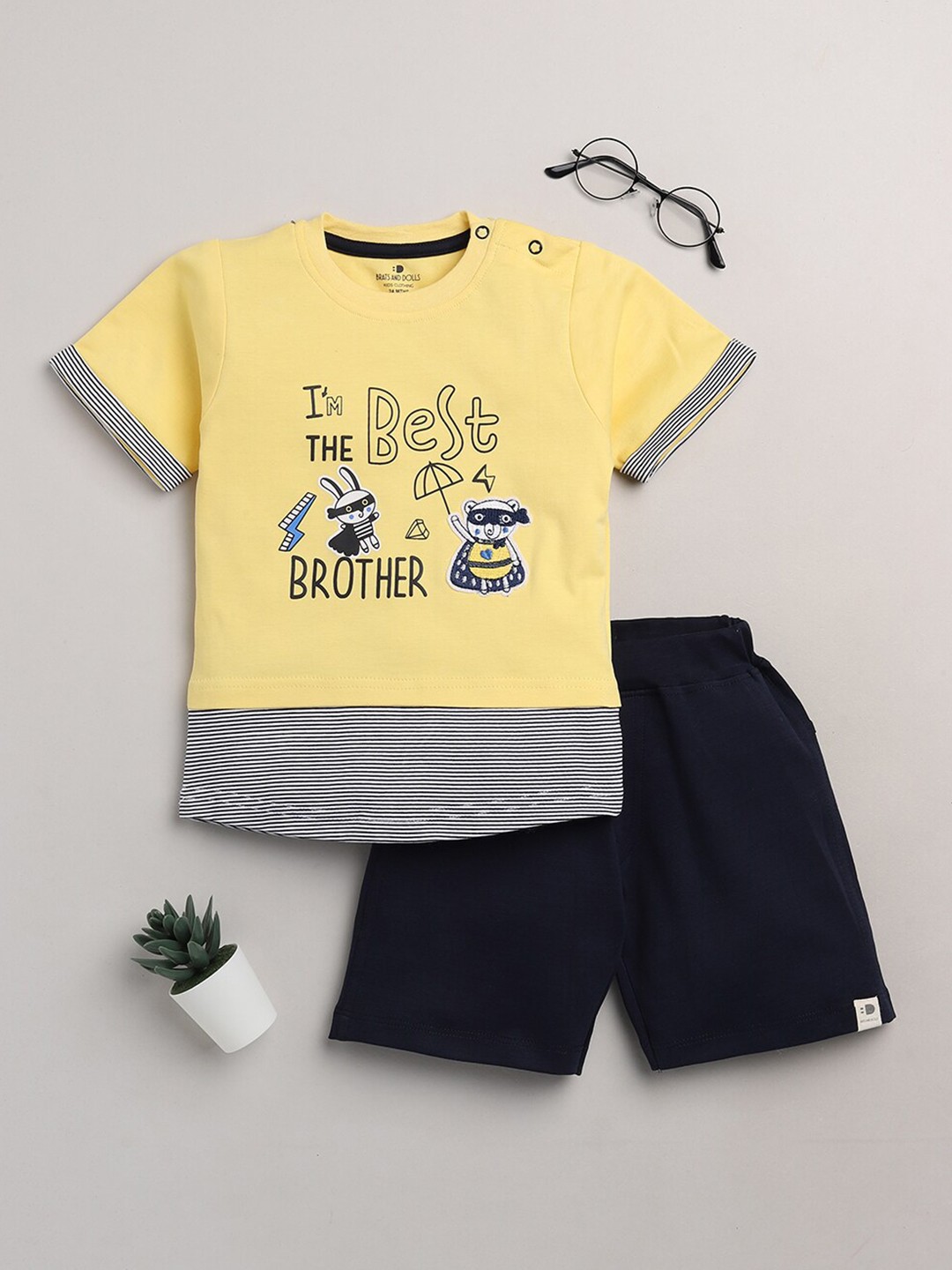 

BRATS AND DOLLS Boys Yellow & Navy Blue Printed Pure Cotton T-shirt with Shorts