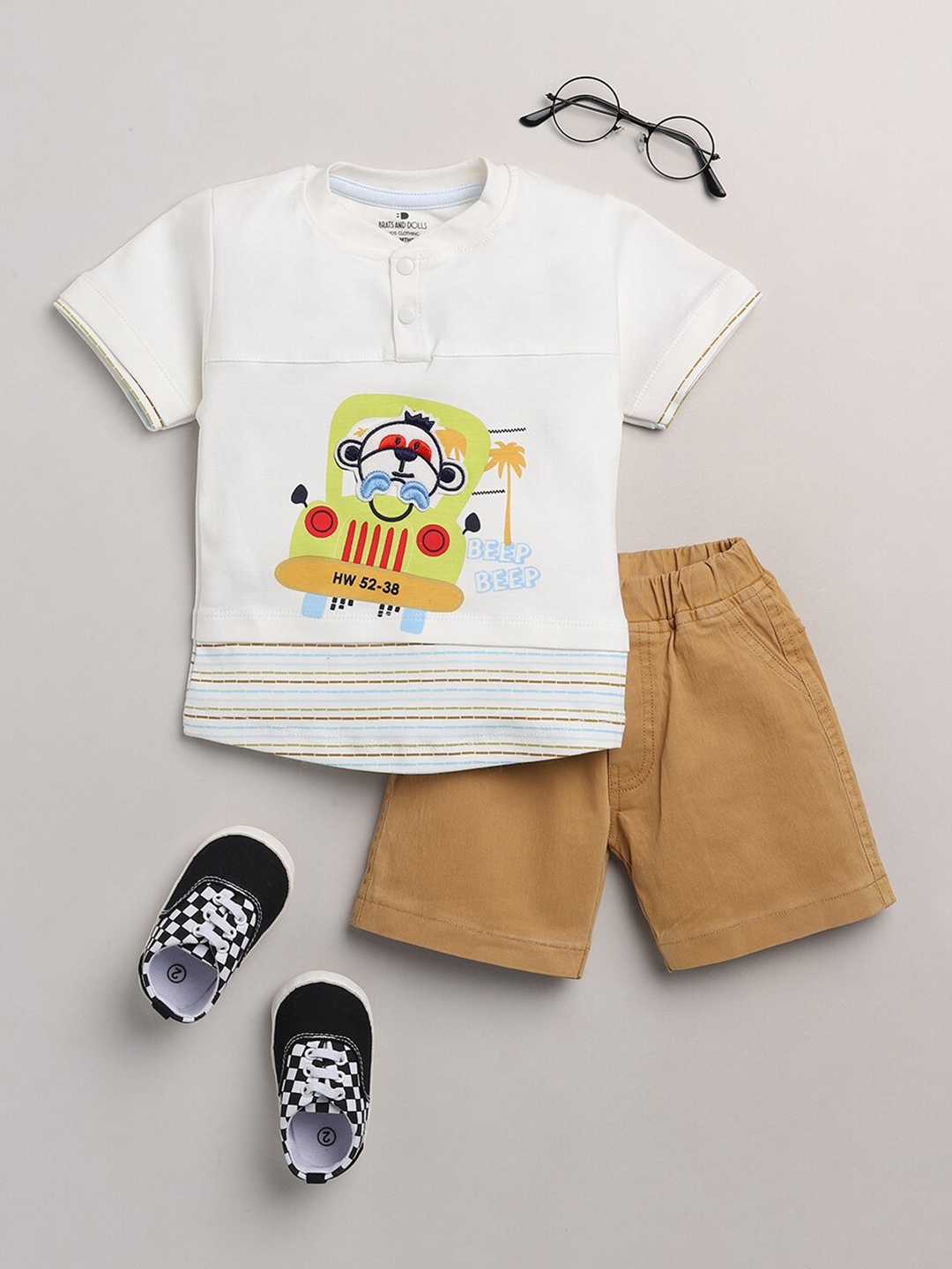

BRATS AND DOLLS Boys Green & White Printed Cotton T-shirt with Shorts