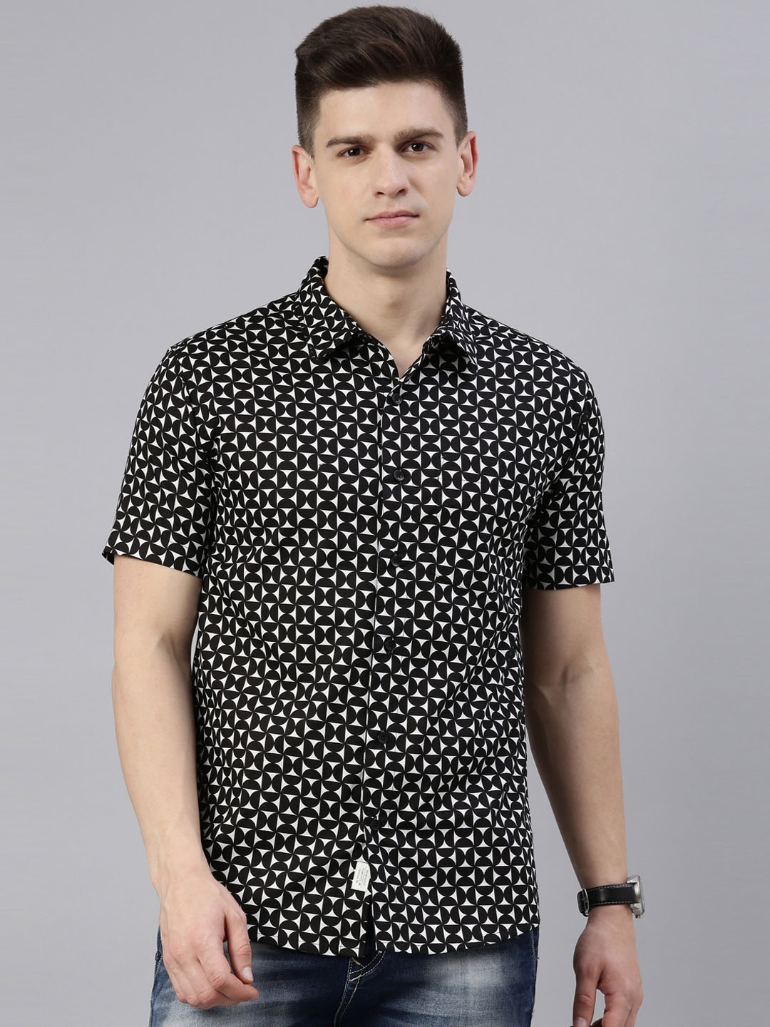 

Joven Men Black Slim Fit Printed Cotton Casual Shirt