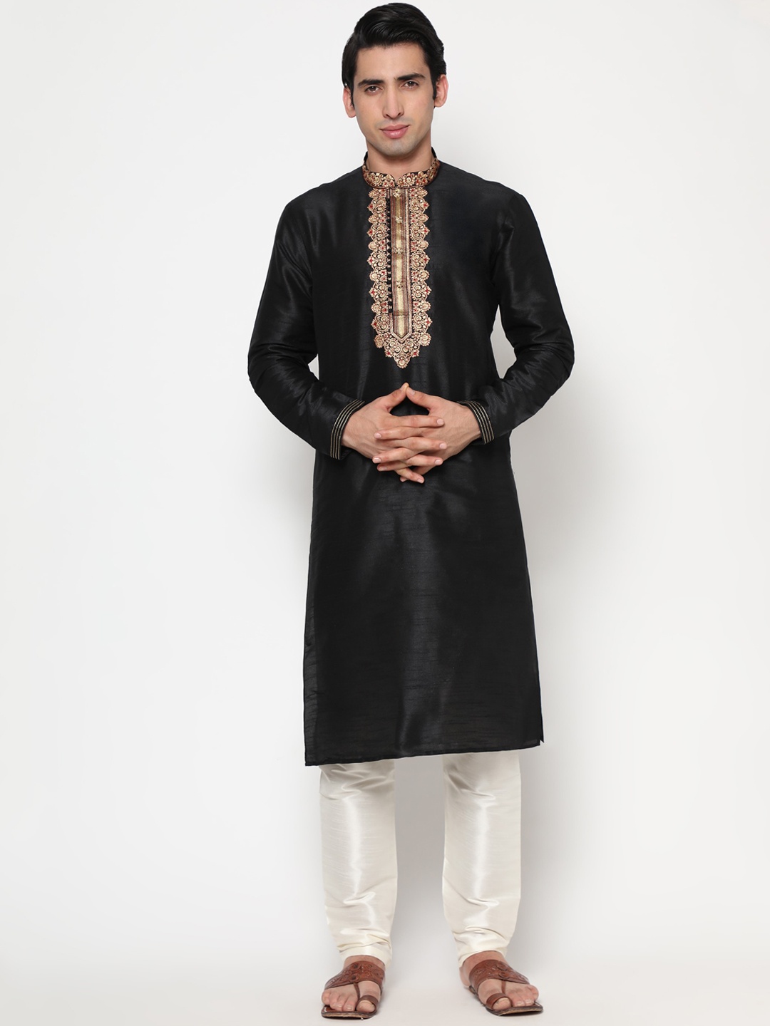 

LAGAAV Men Black Embroidered Thread Work Raw Silk Kurta with Pyjamas
