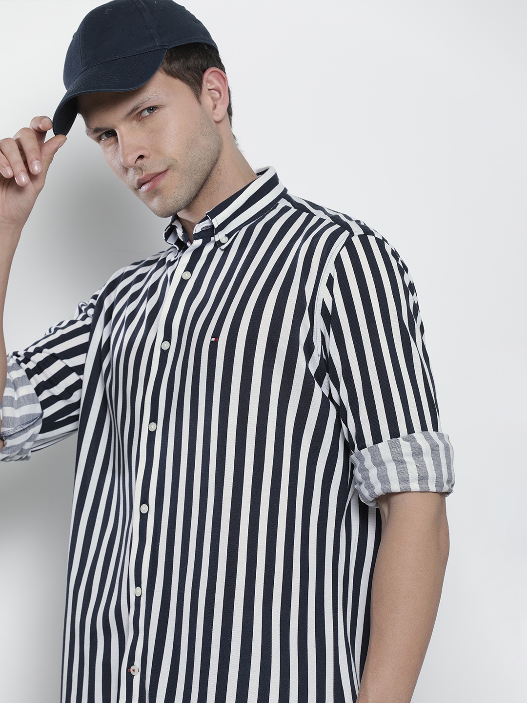 

Tommy Hilfiger Men Standard Pure Cotton Striped Casual Shirt, Navy blue