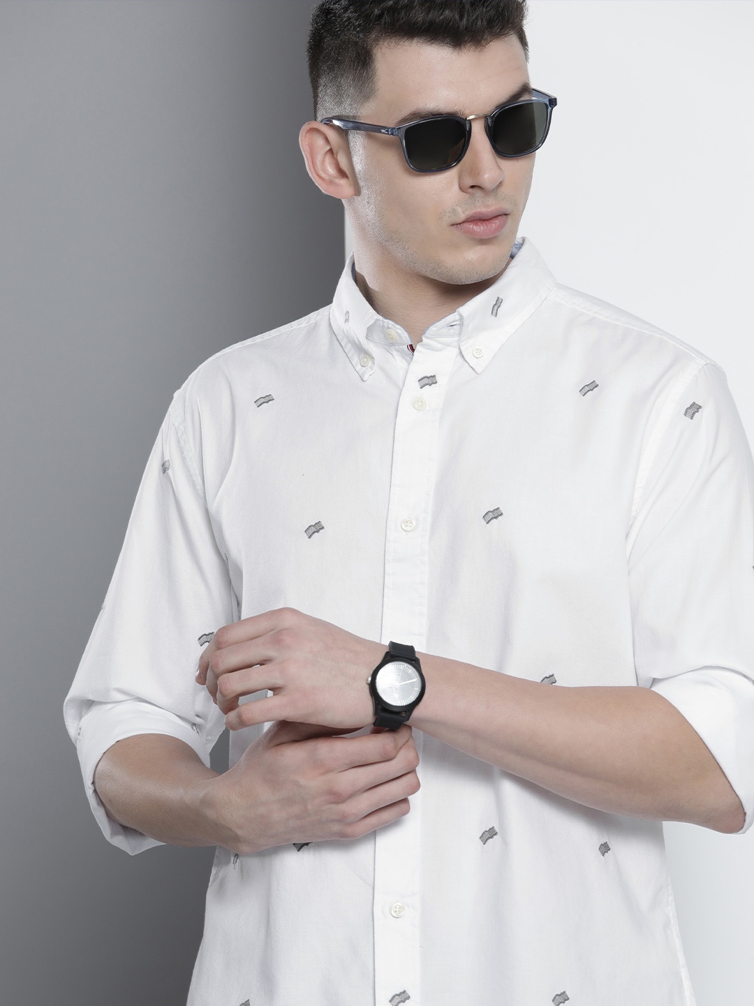 

Tommy Hilfiger Men White Standard Applique Pure Cotton Casual Shirt