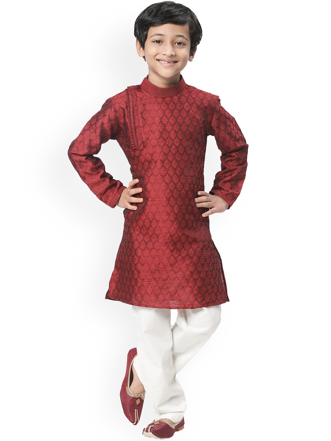 

Manyavar Boys Maroon Ethnic Motifs Kurta with Pyjamas